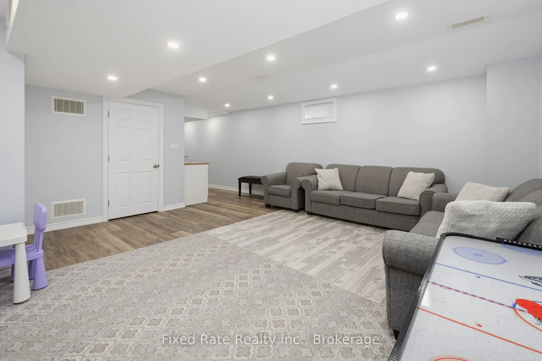 15 Hoard Avenue S