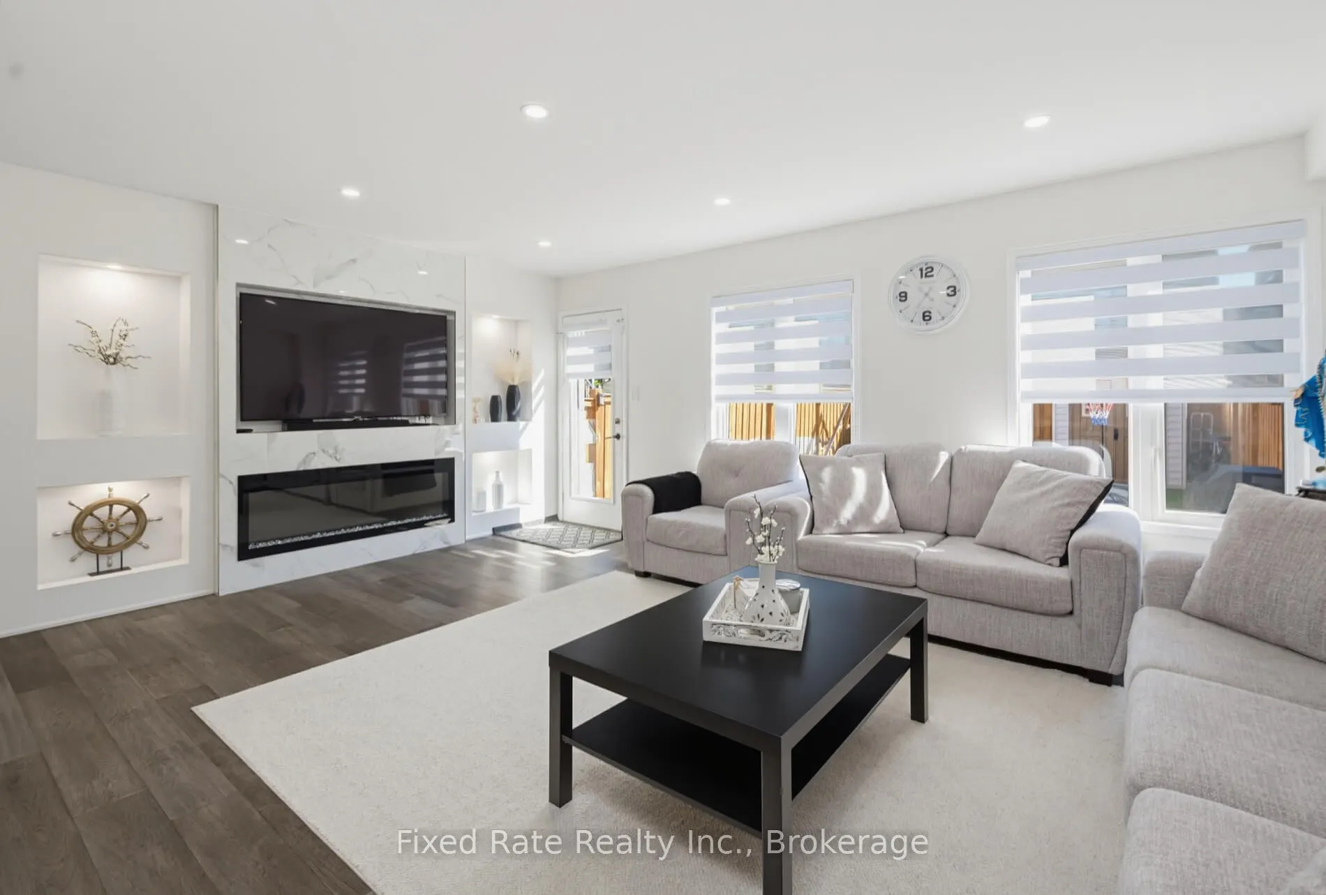 15 Hoard Avenue S