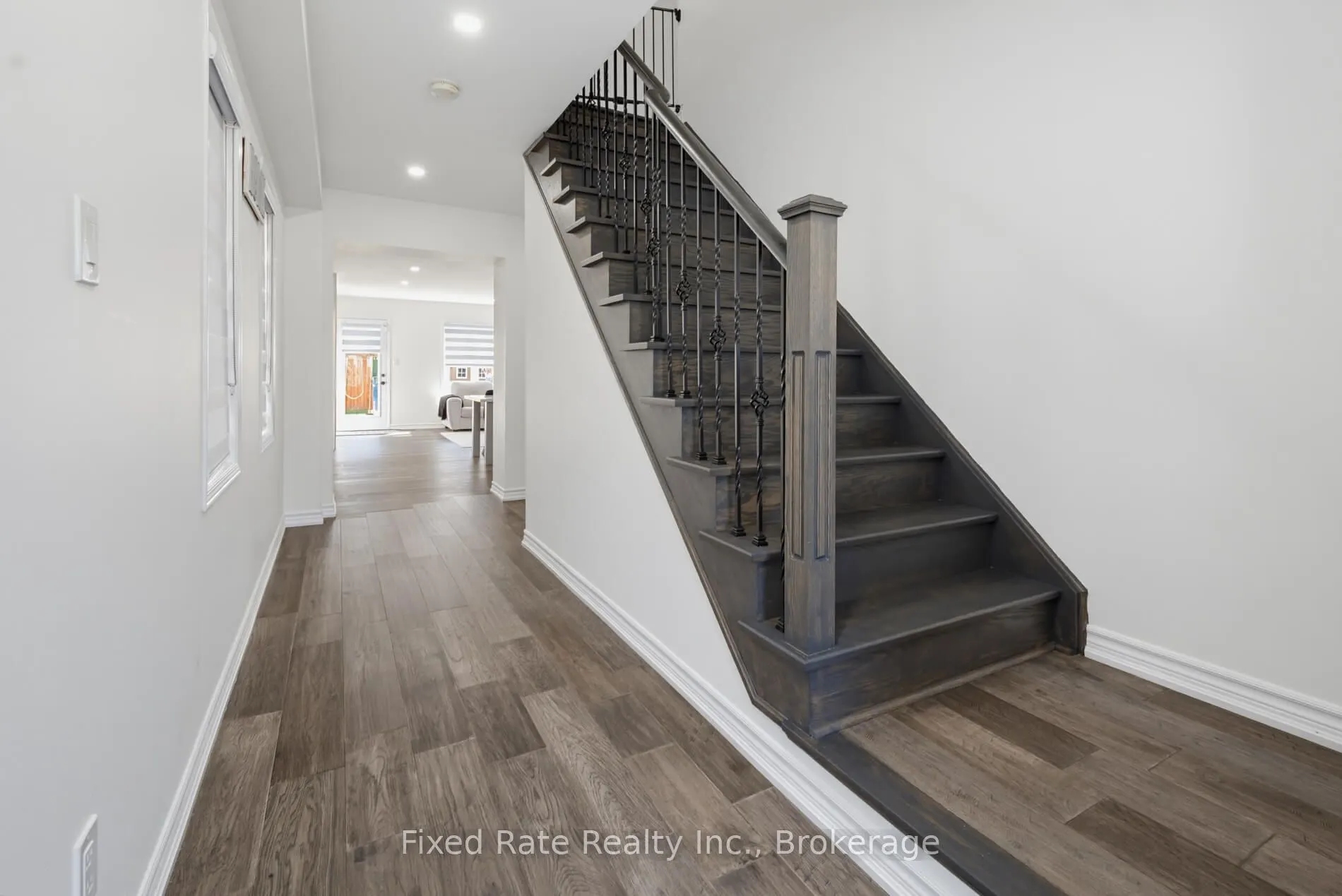 15 Hoard Avenue S