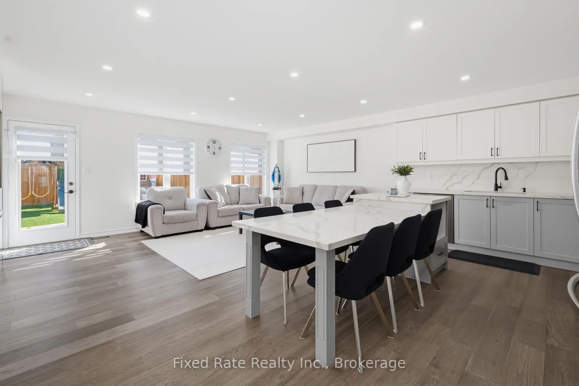 15 Hoard Avenue S