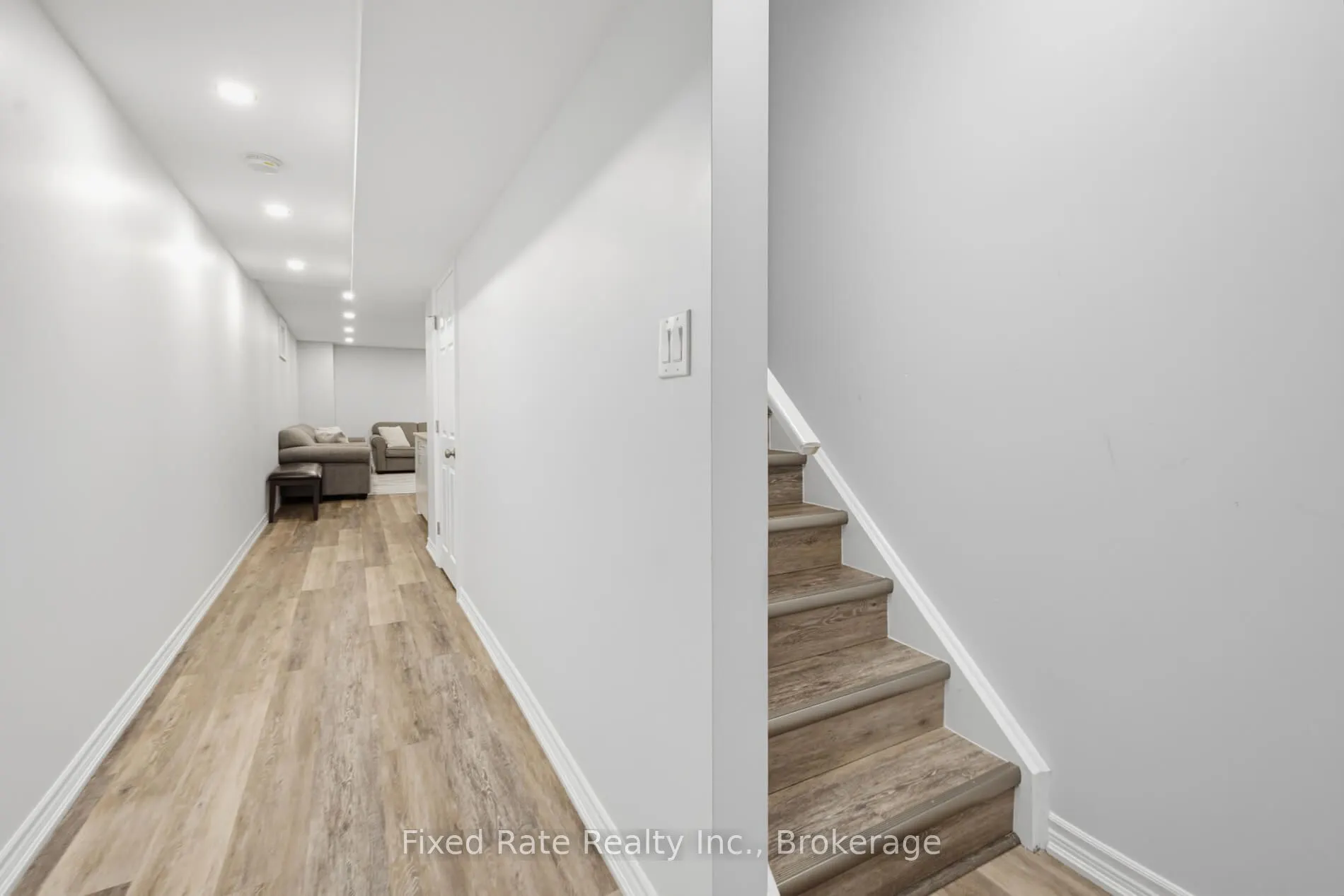 15 Hoard Avenue S