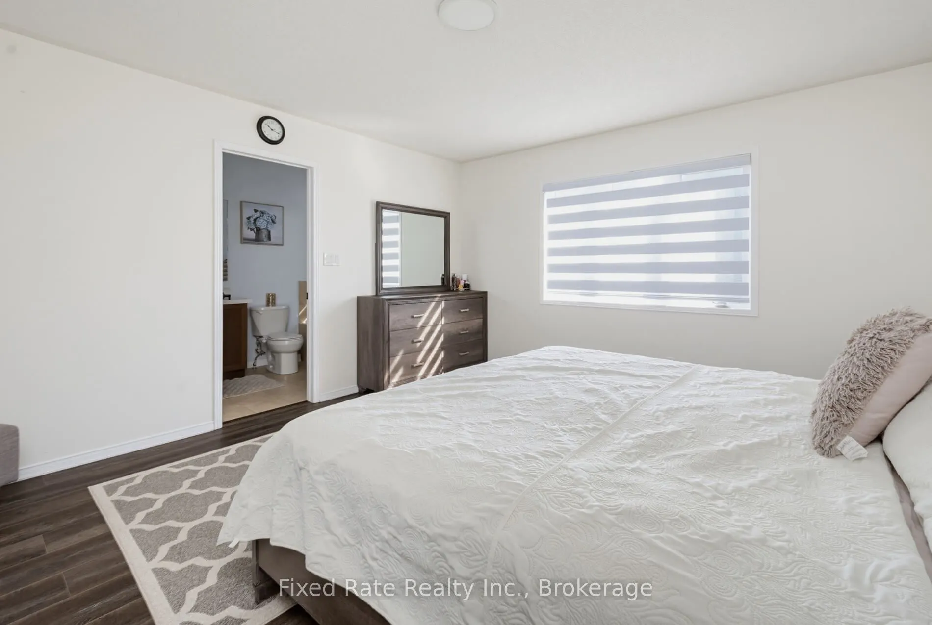 15 Hoard Avenue S