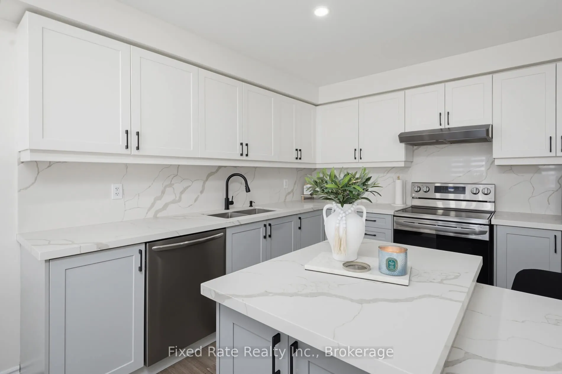 15 Hoard Avenue S