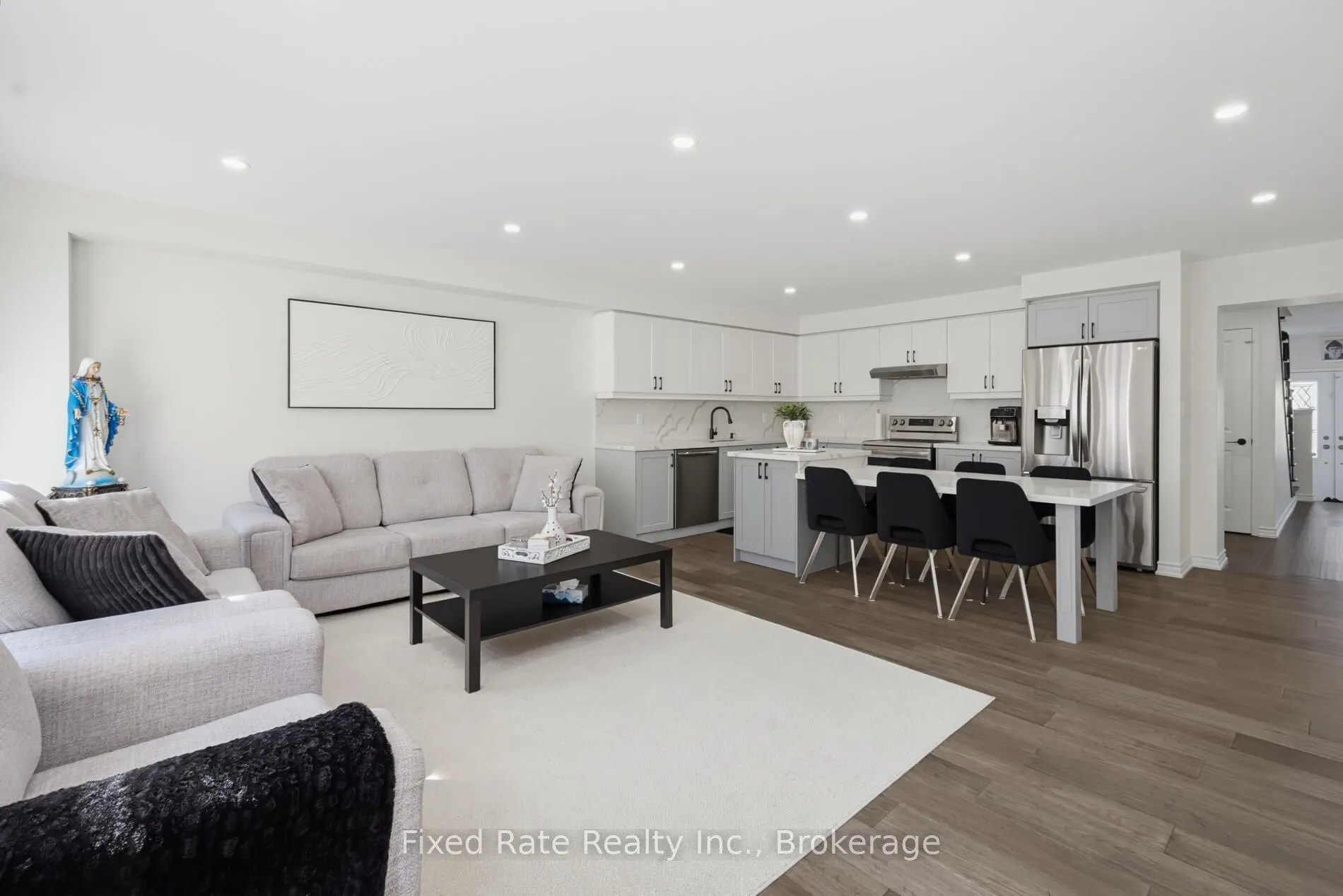 15 Hoard Avenue S