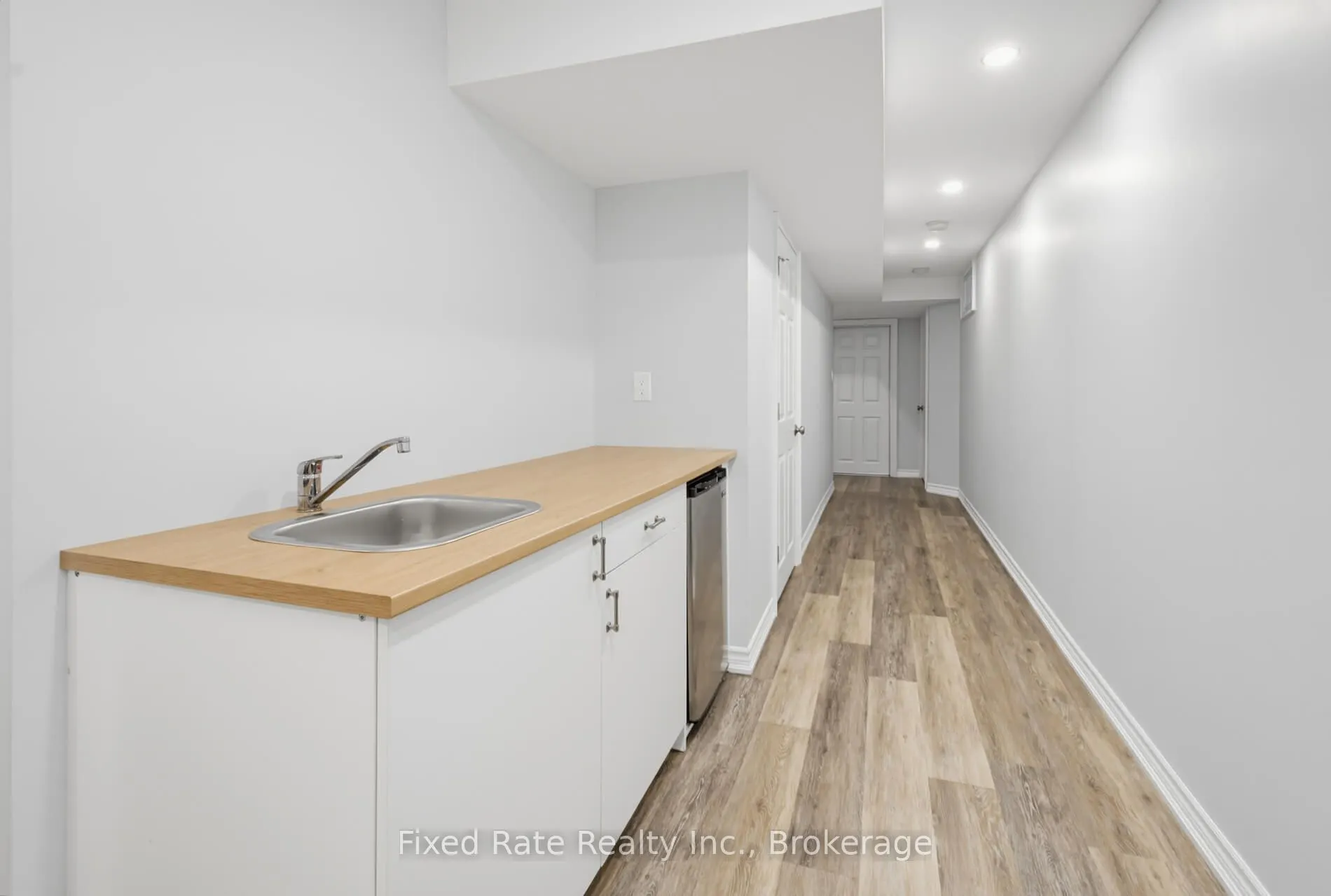 15 Hoard Avenue S