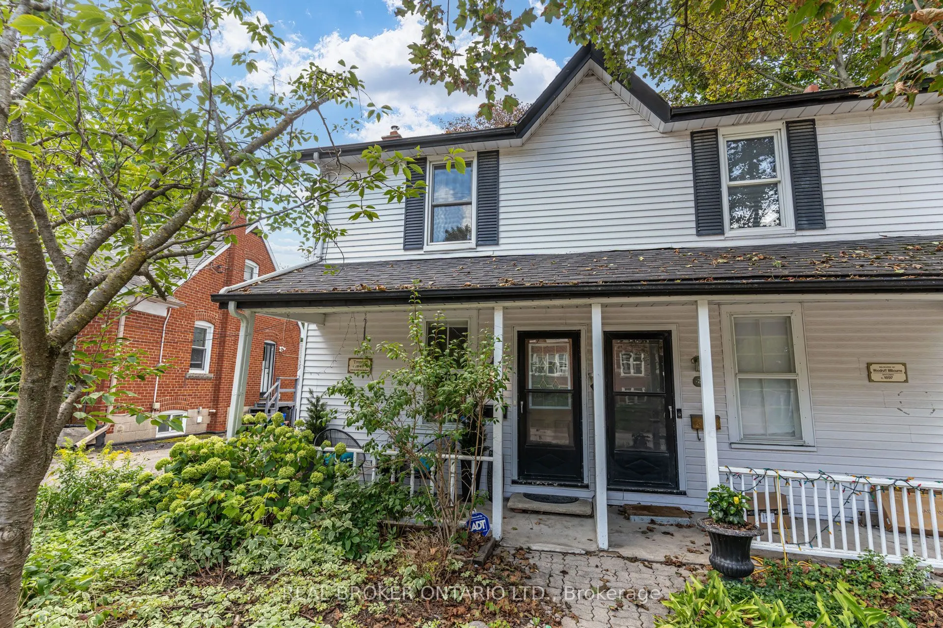 30 Elizabeth Street S