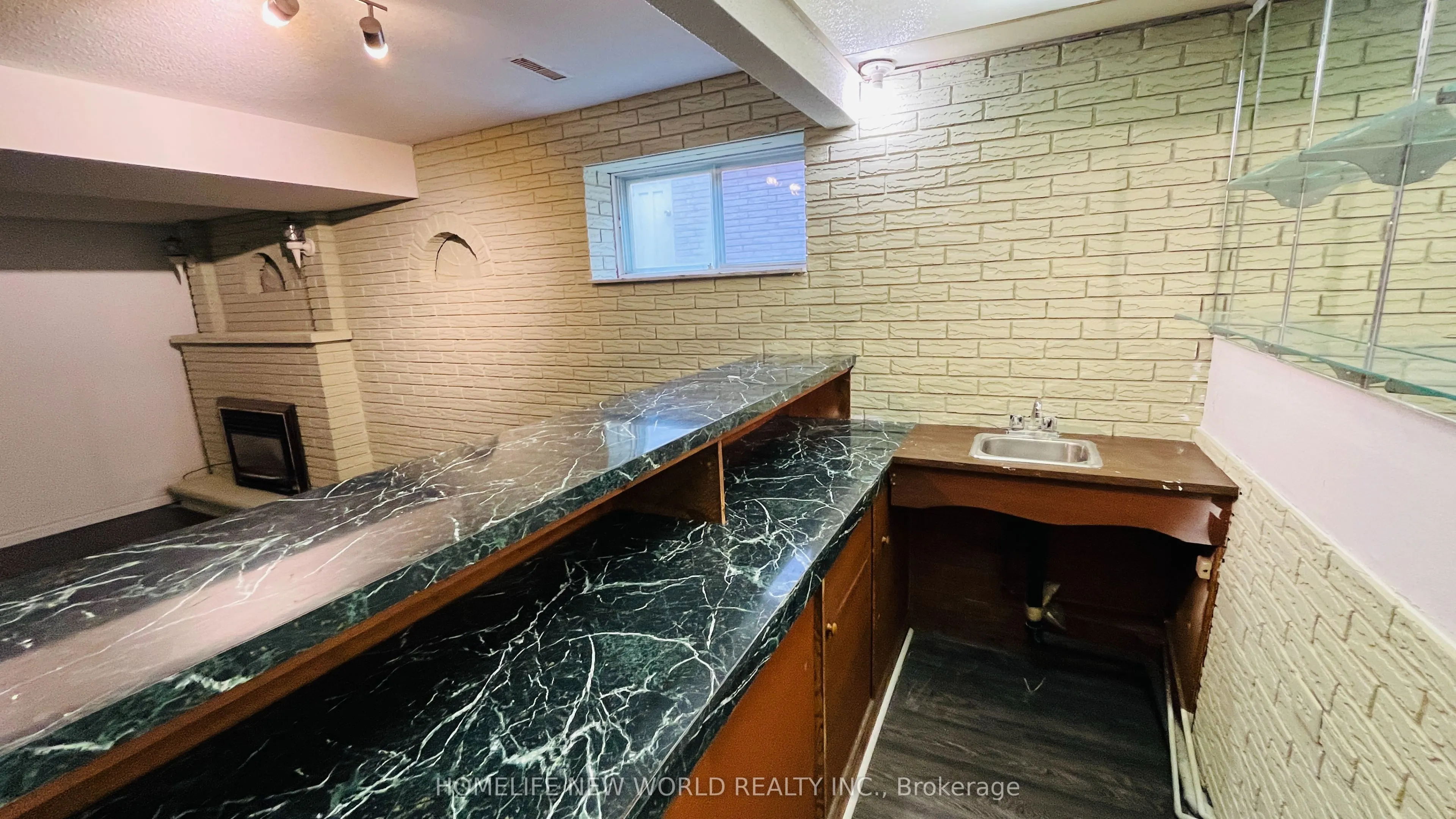 38 Weldrick Road W #Lower