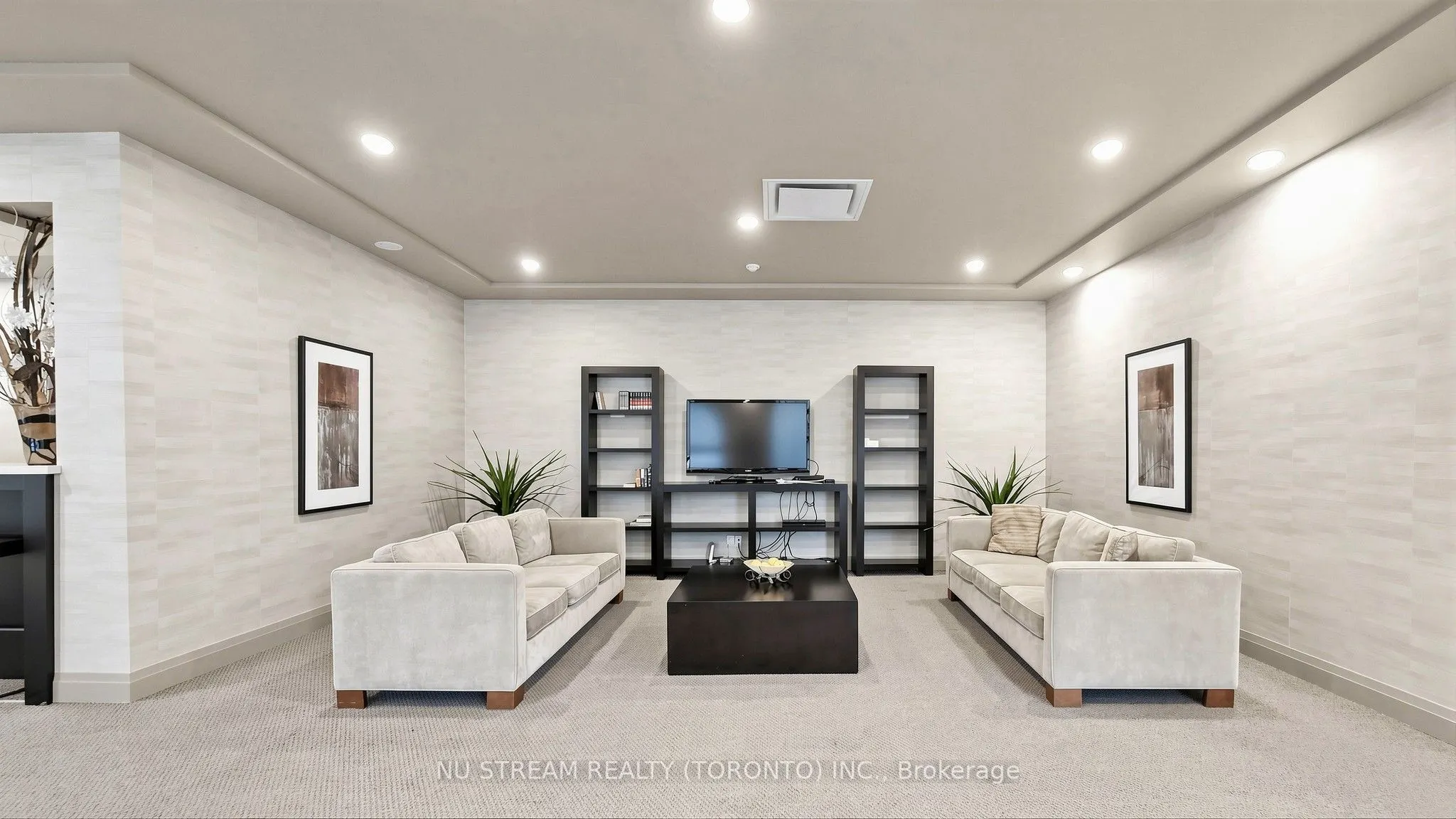 55 South Town Centre Boulevard #605