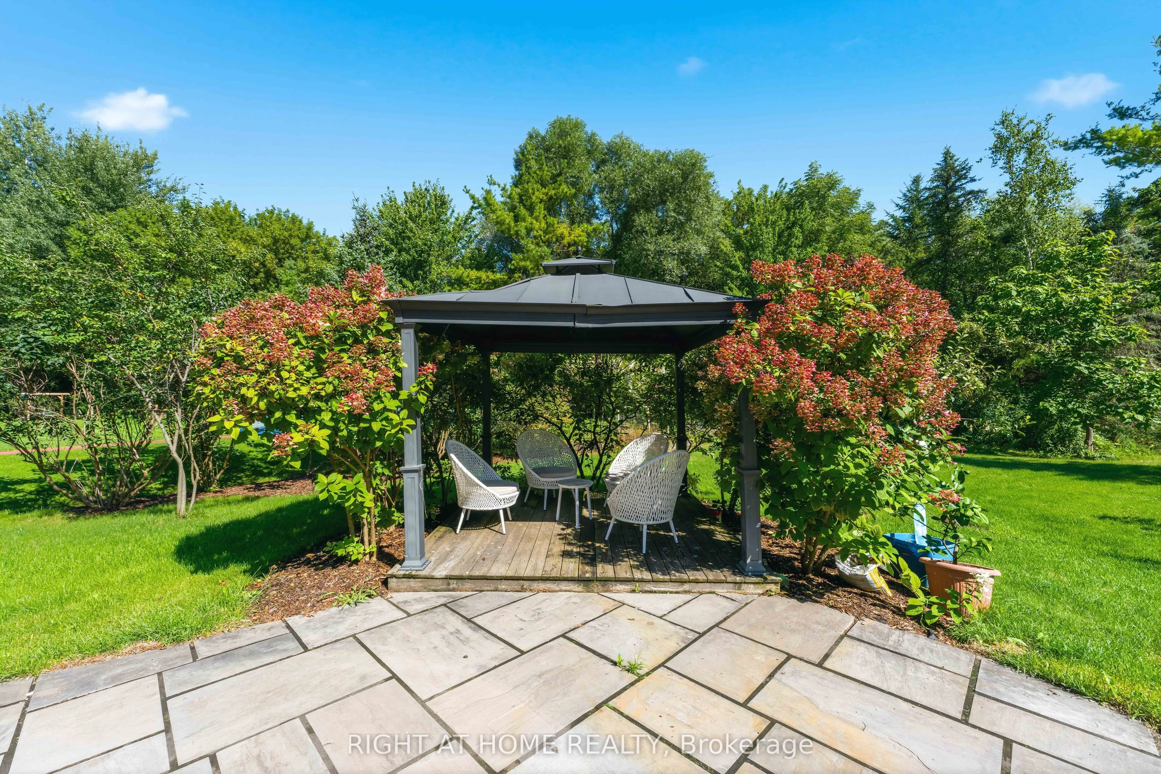 80 Edward Pottage Crescent