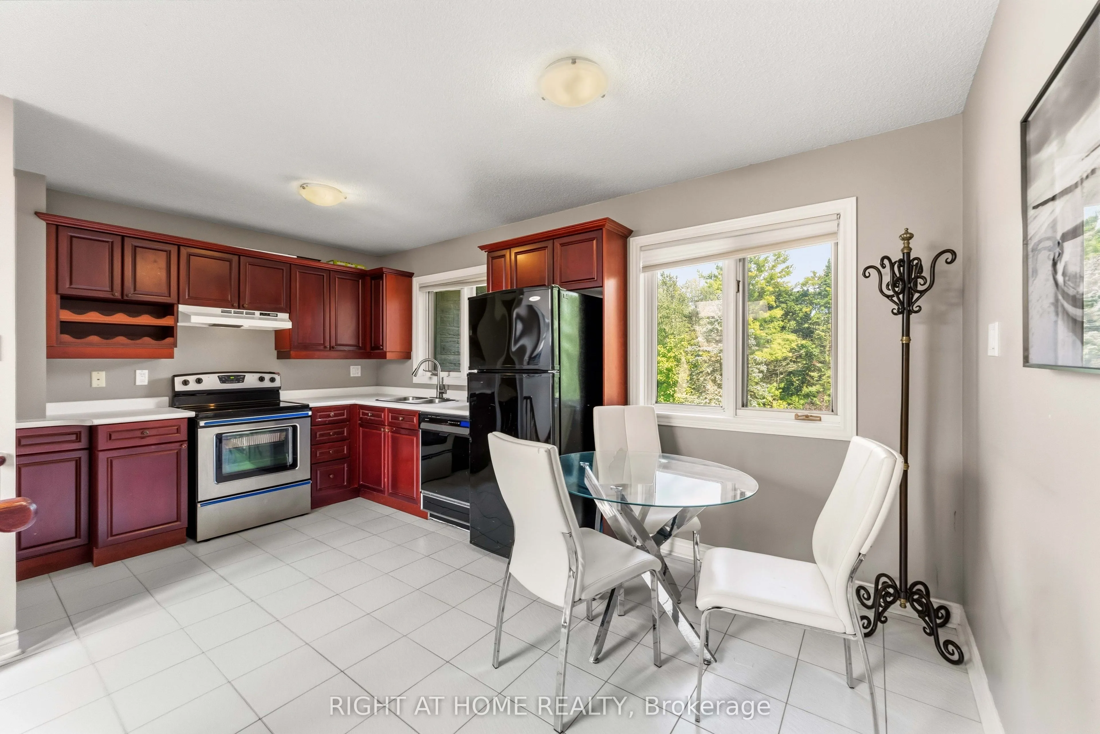 80 Edward Pottage Crescent
