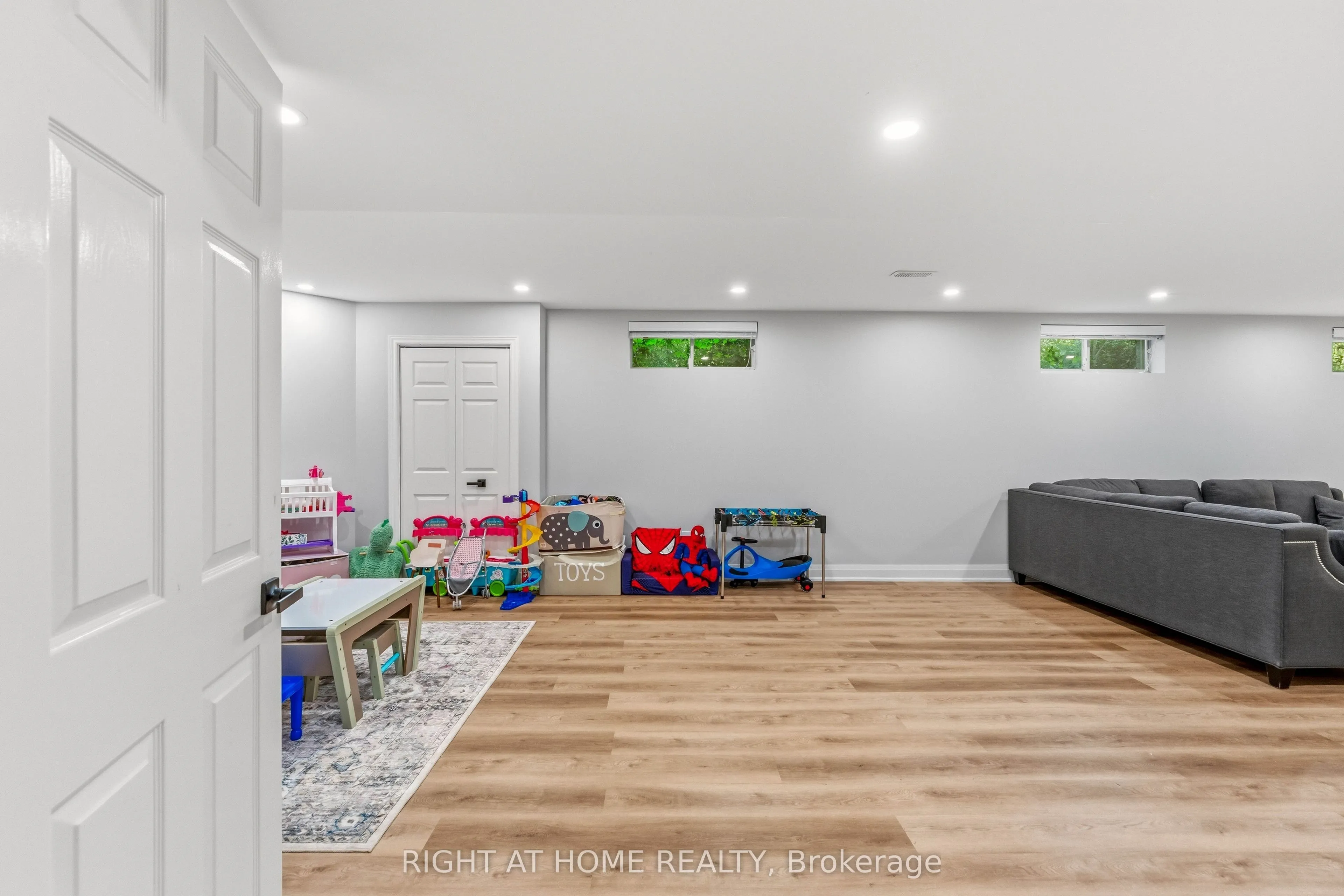 80 Edward Pottage Crescent