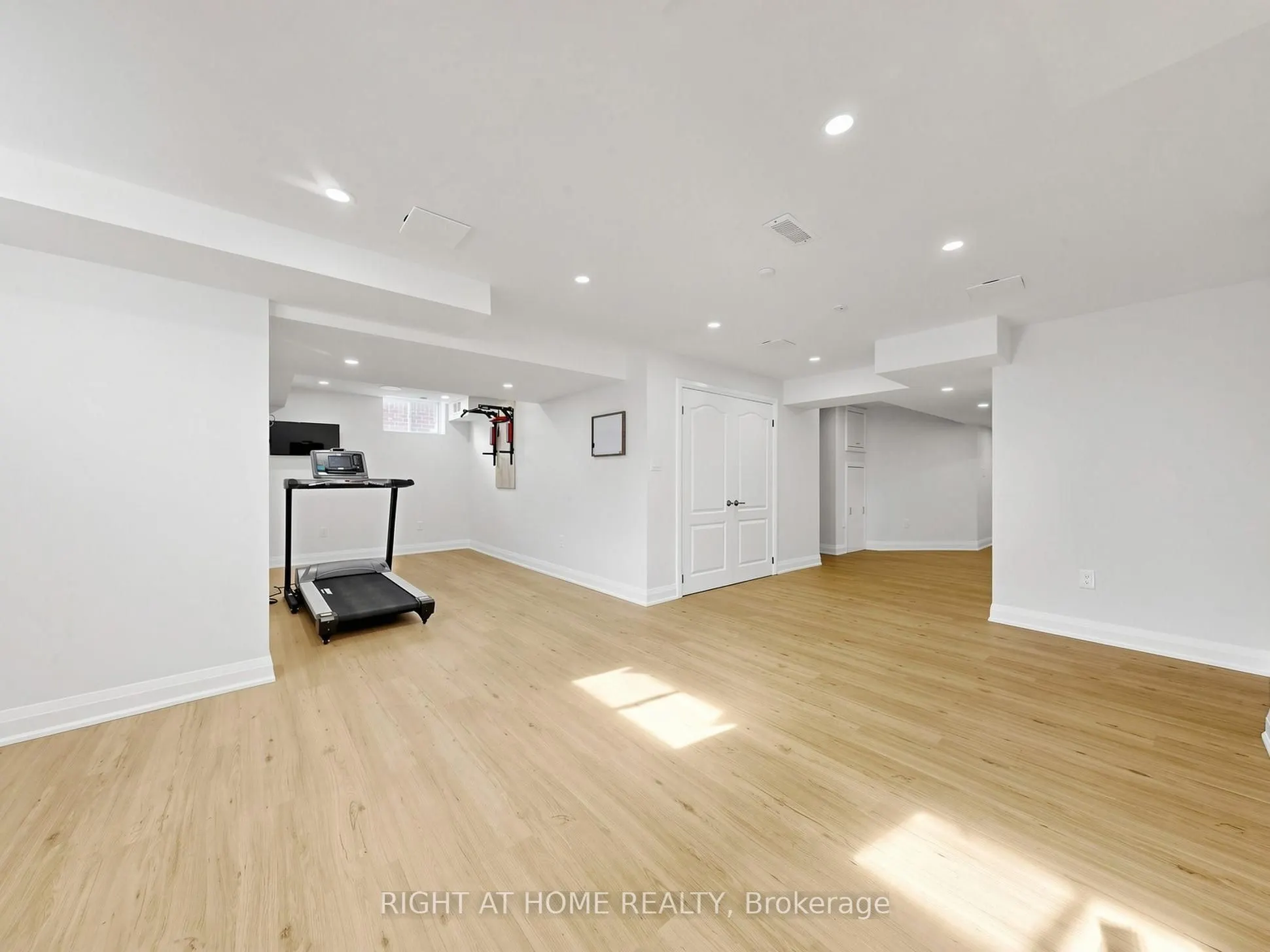 10 George Ellis Drive