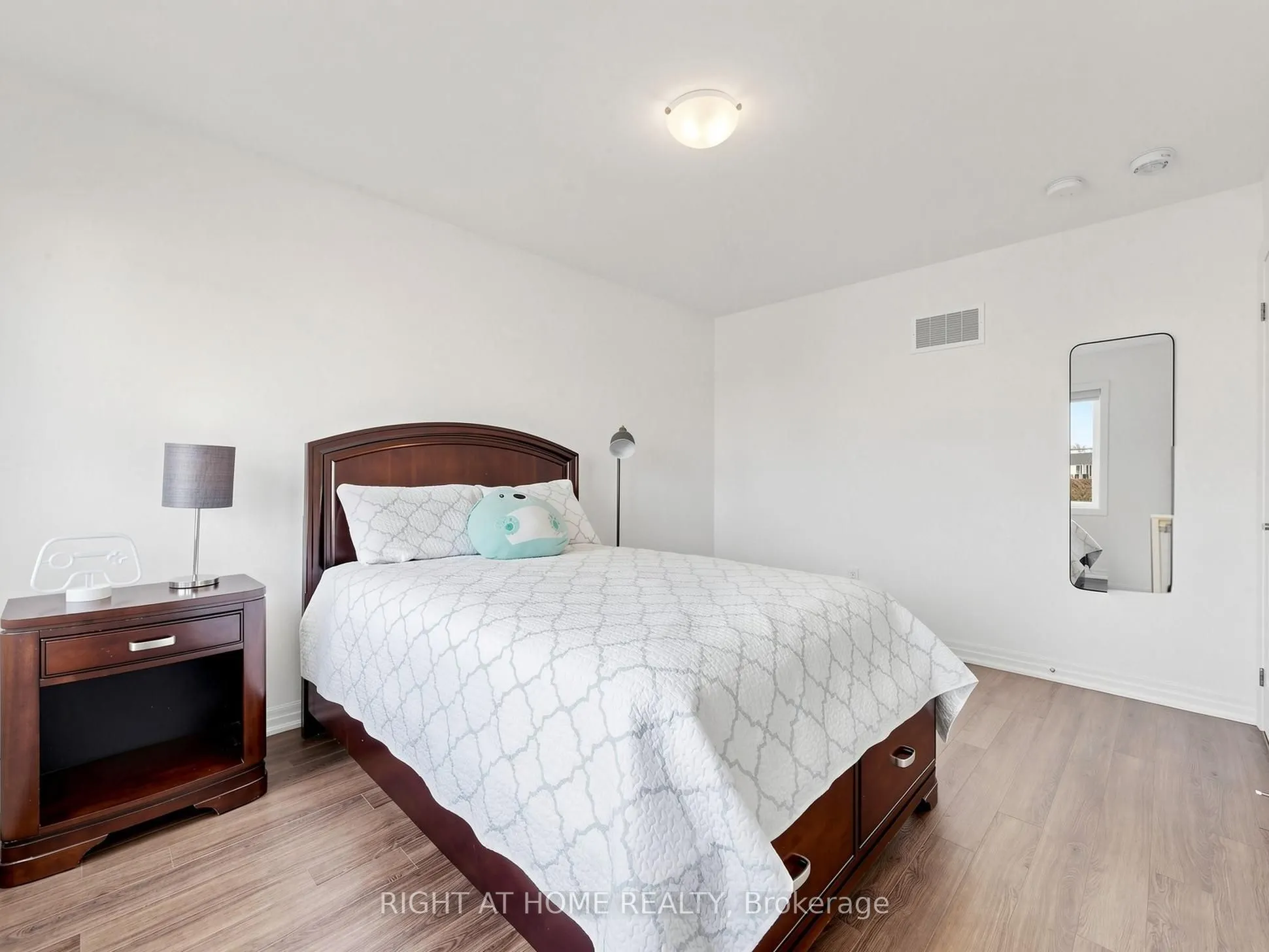 10 George Ellis Drive