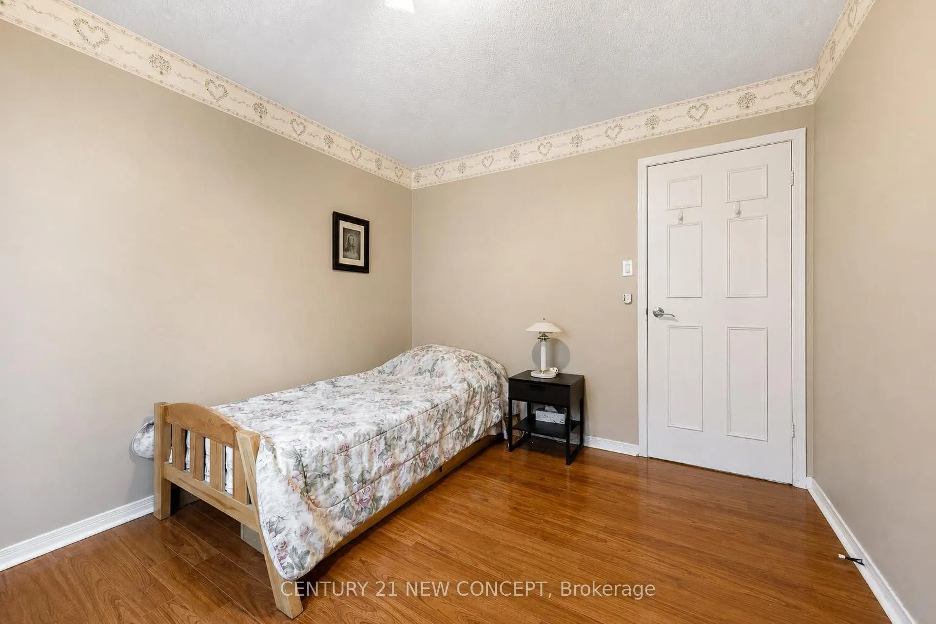 8 Millcroft Way