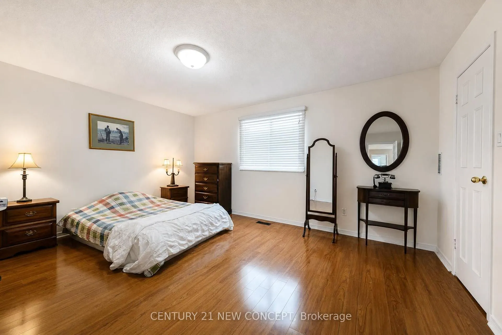 8 Millcroft Way
