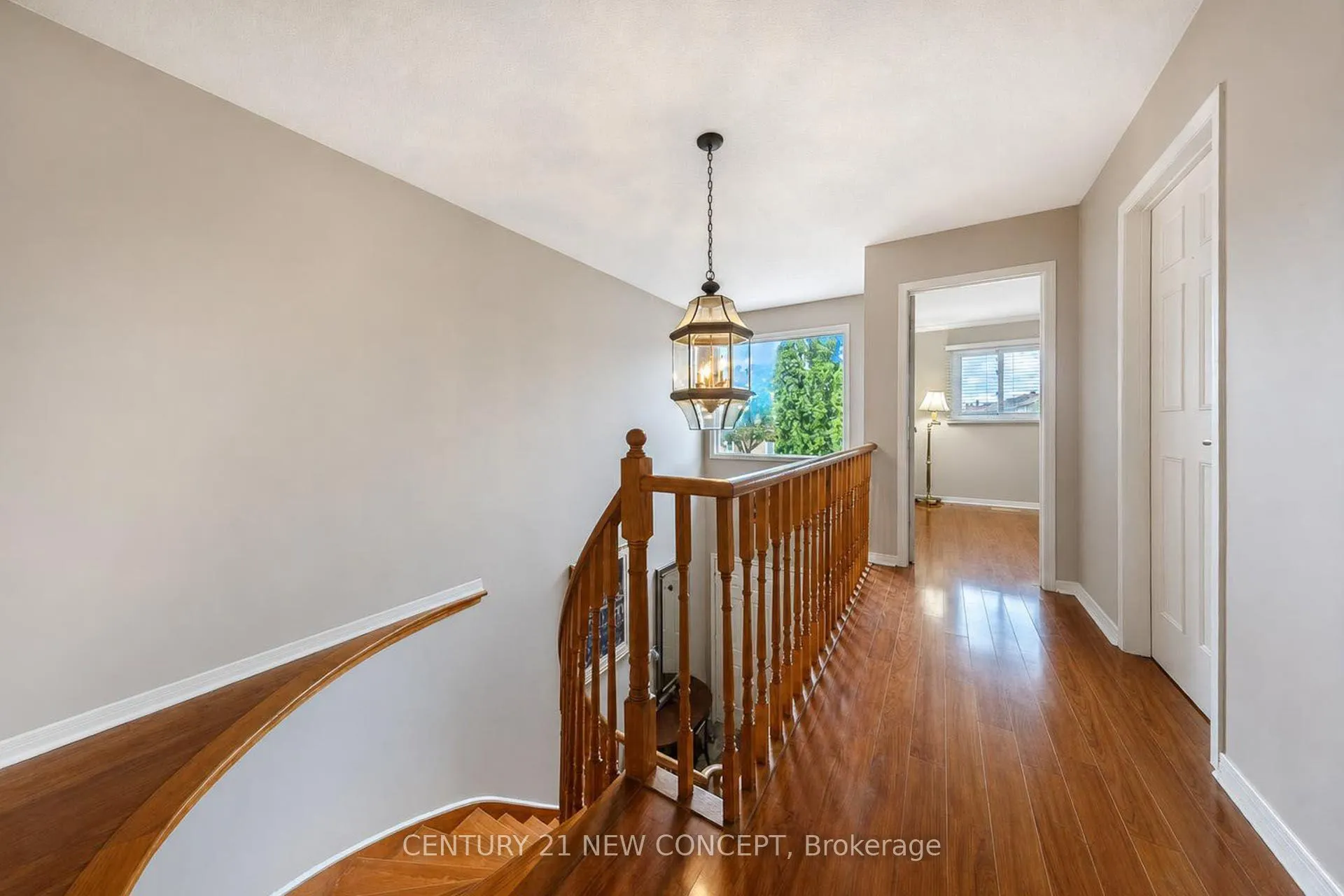 8 Millcroft Way