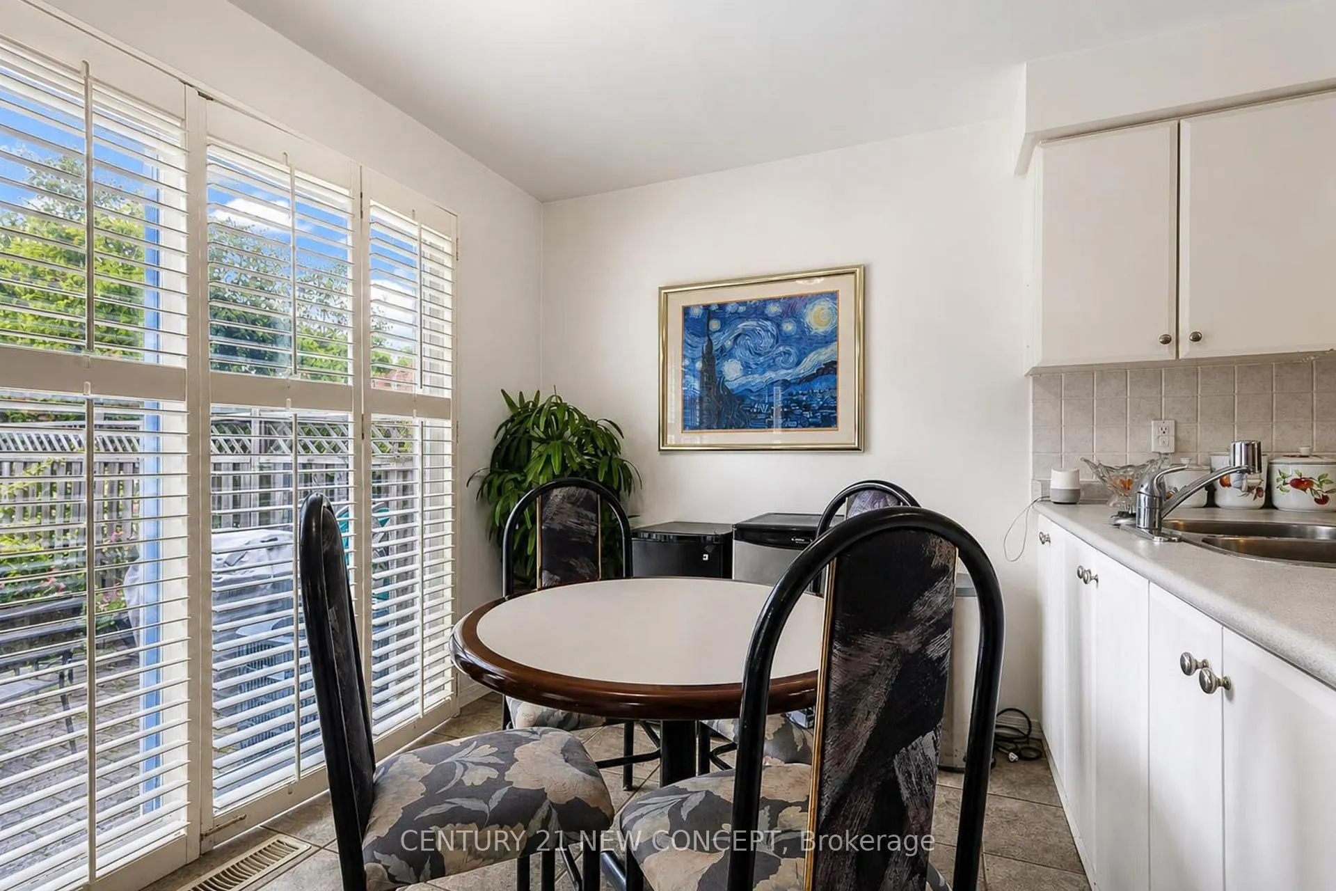 8 Millcroft Way