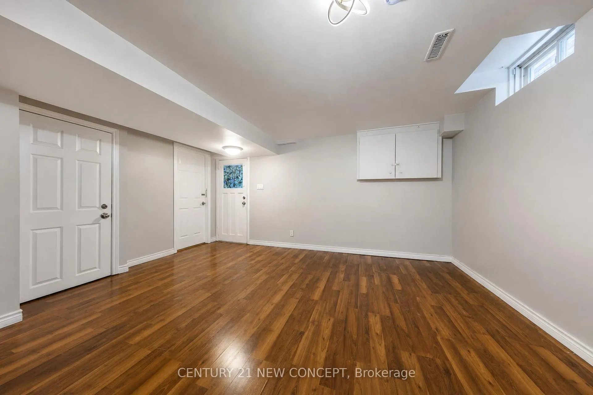 8 Millcroft Way