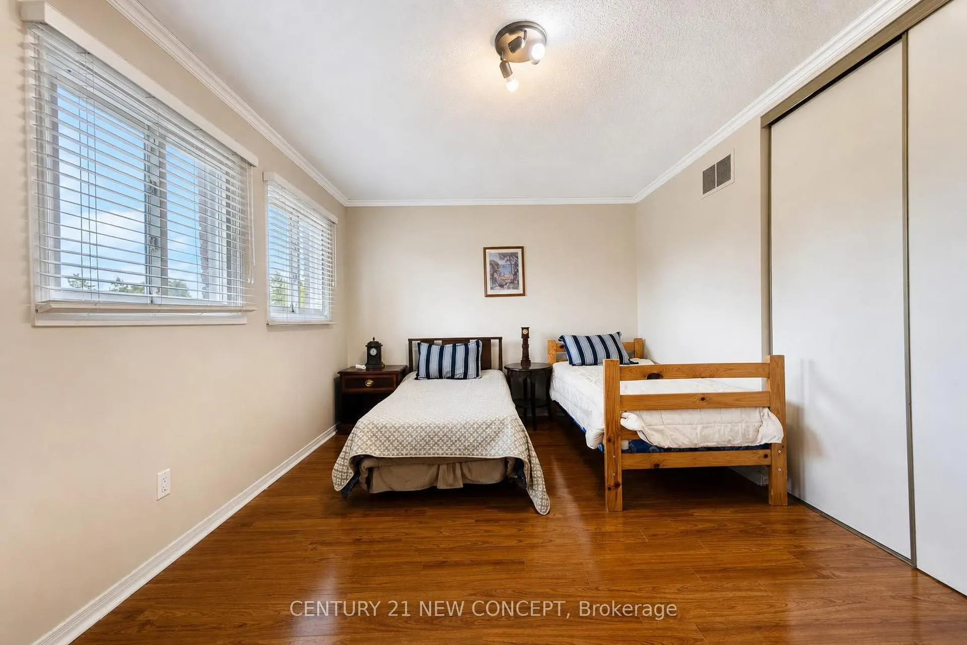 8 Millcroft Way