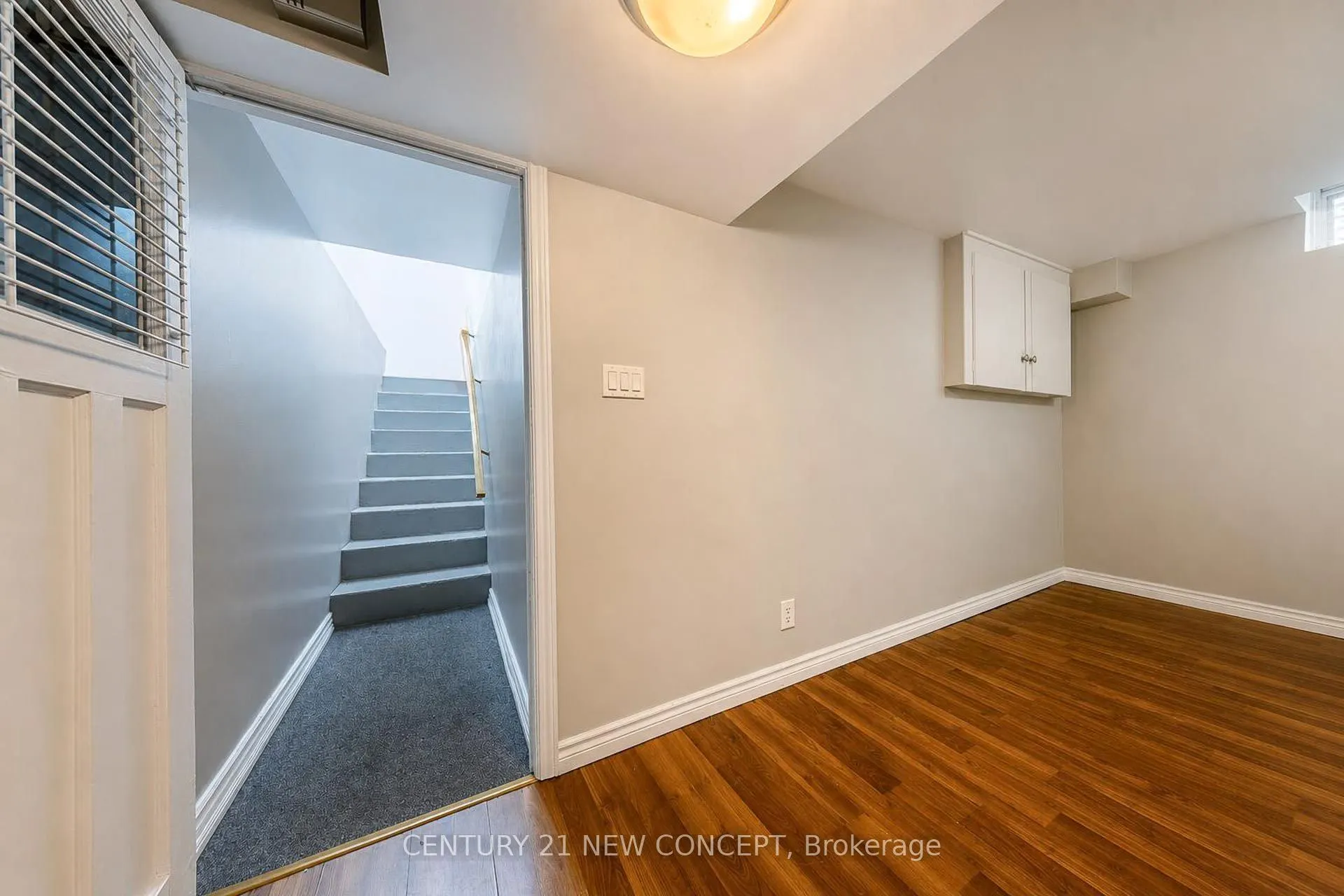8 Millcroft Way