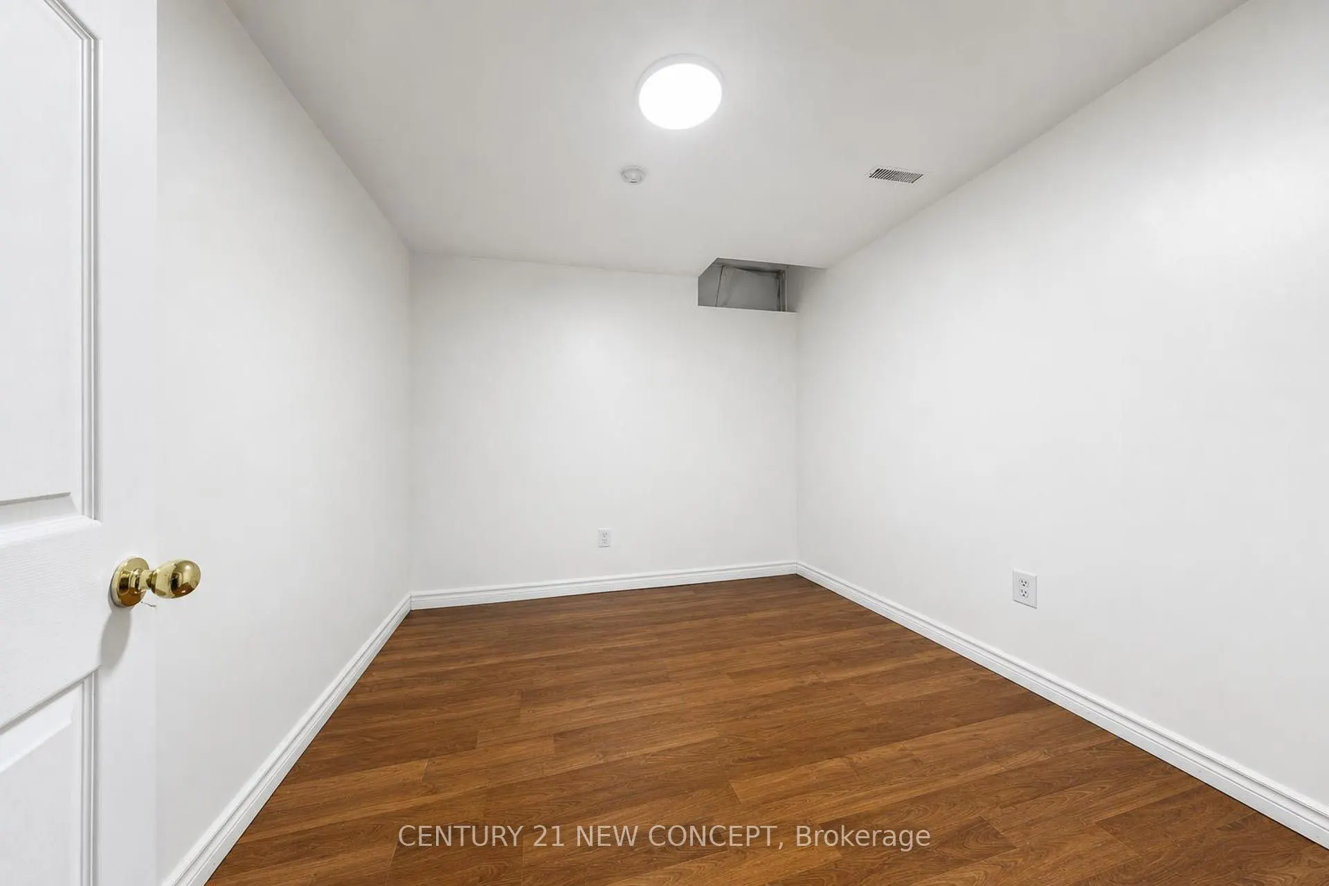 8 Millcroft Way