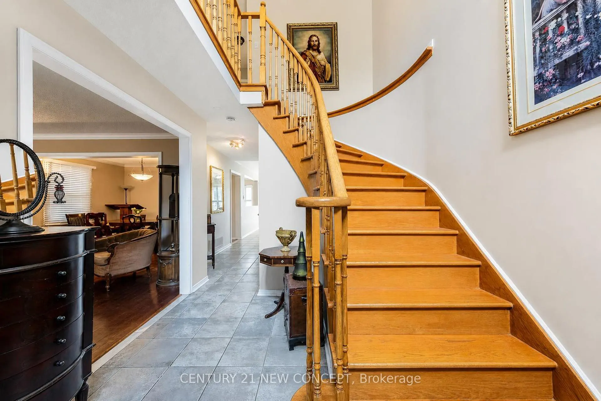 8 Millcroft Way