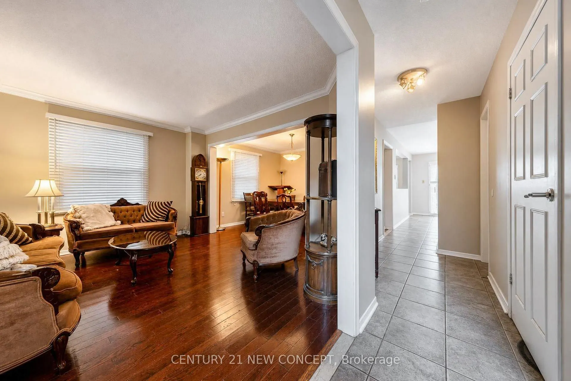8 Millcroft Way