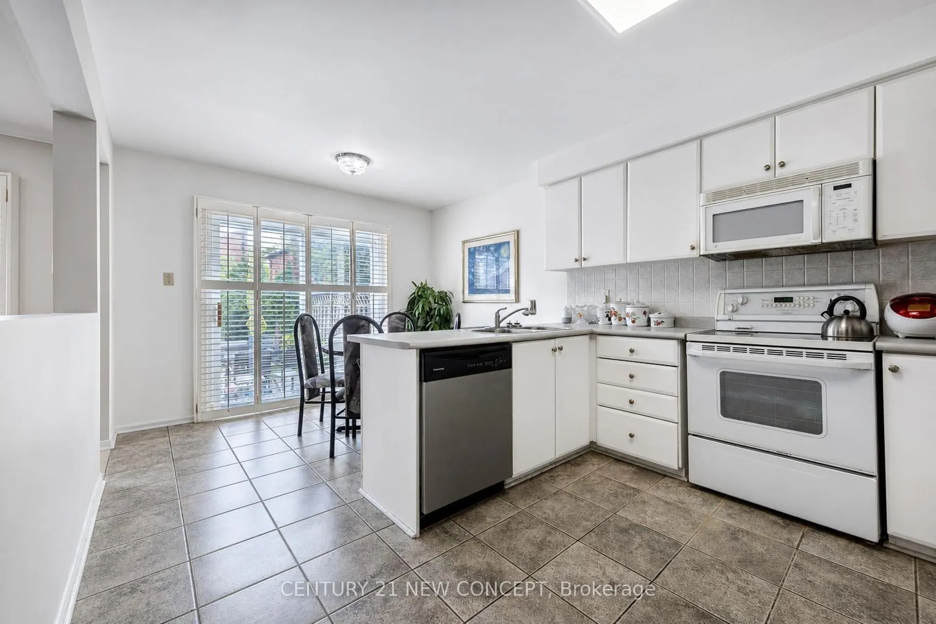 8 Millcroft Way