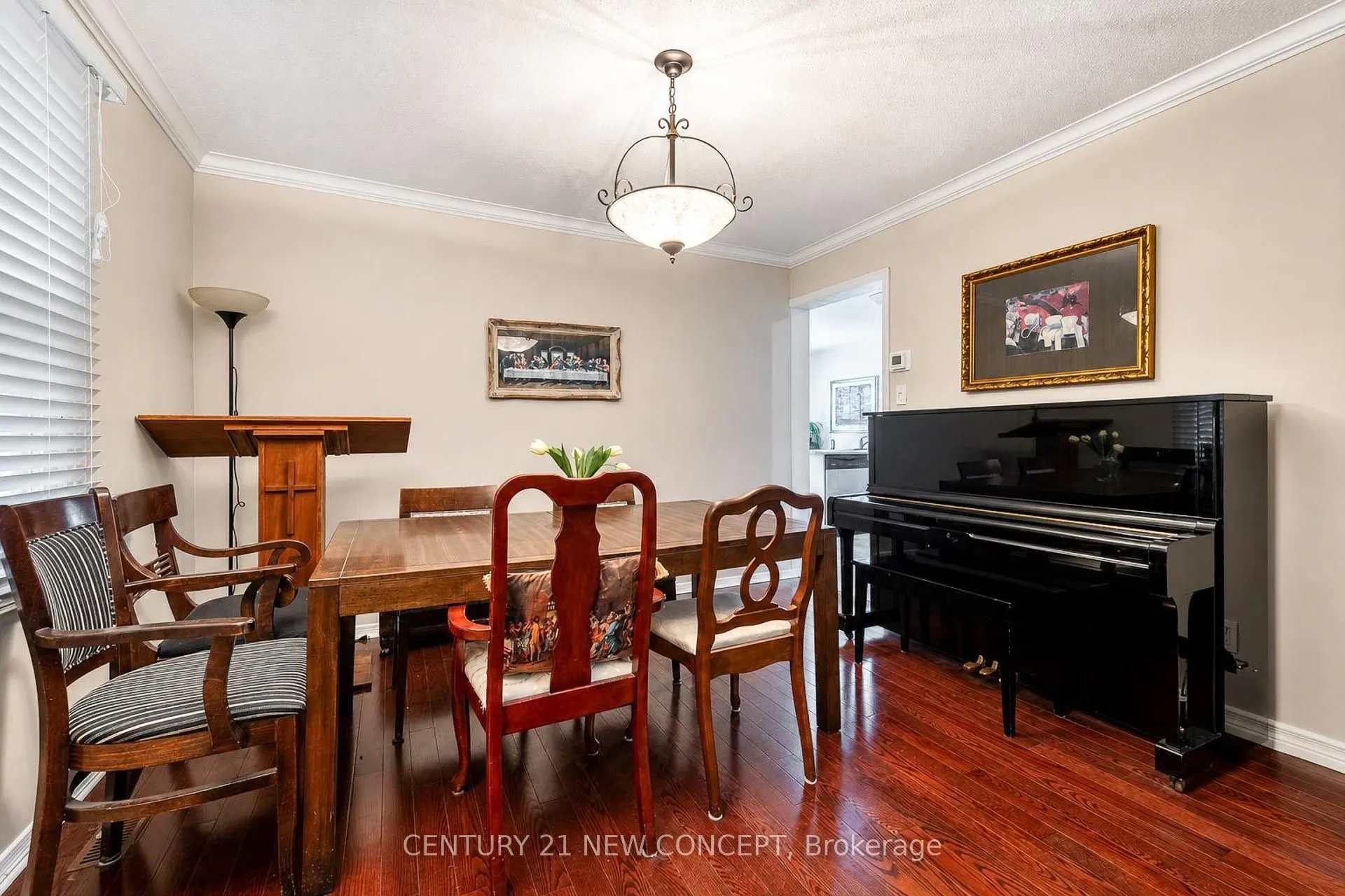 8 Millcroft Way