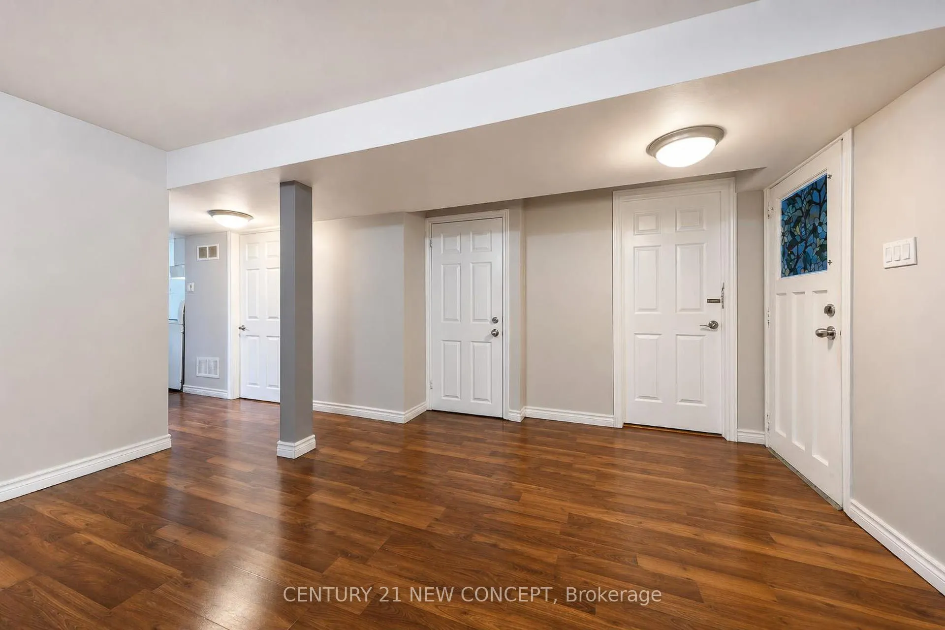 8 Millcroft Way