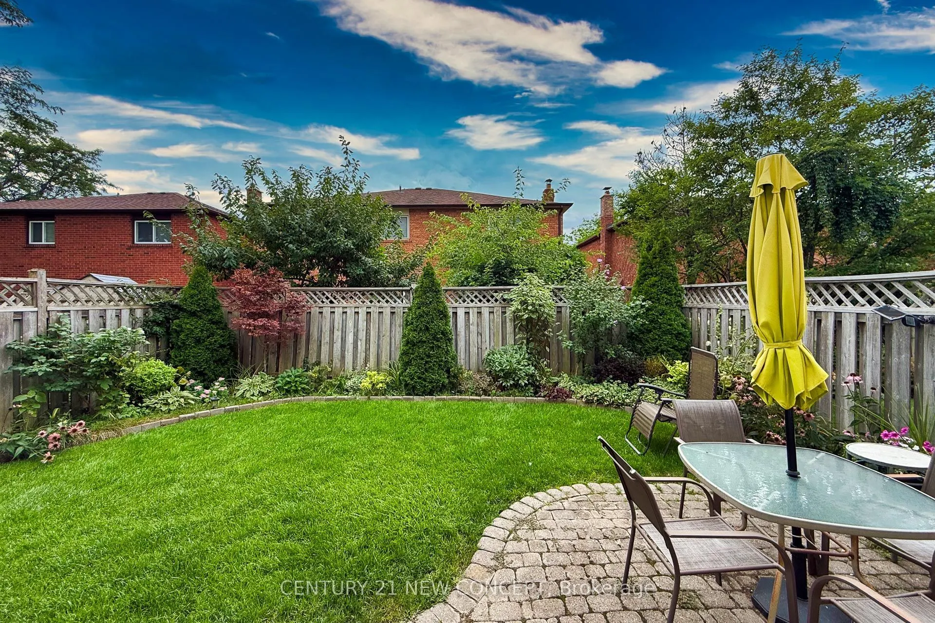 8 Millcroft Way