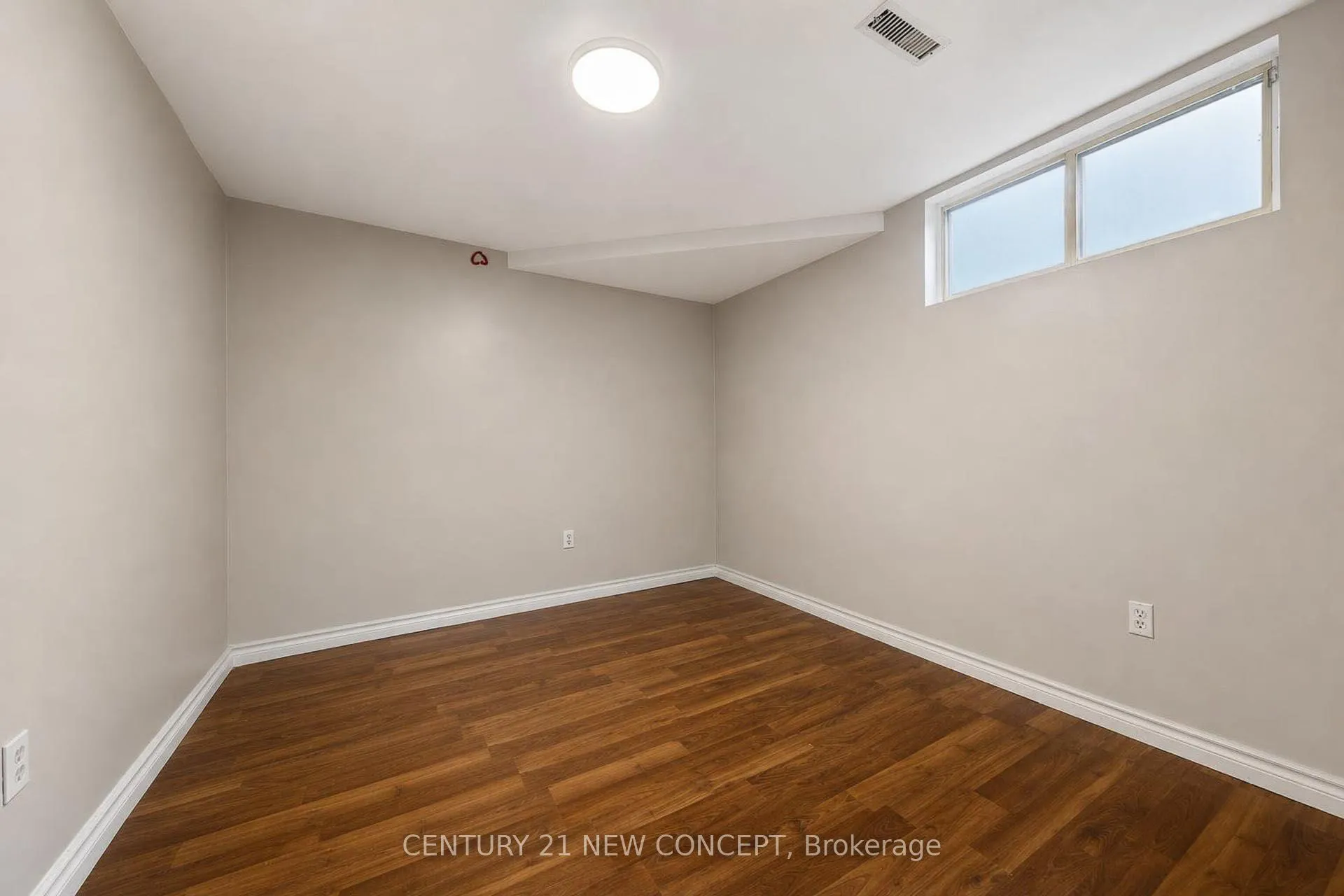 8 Millcroft Way