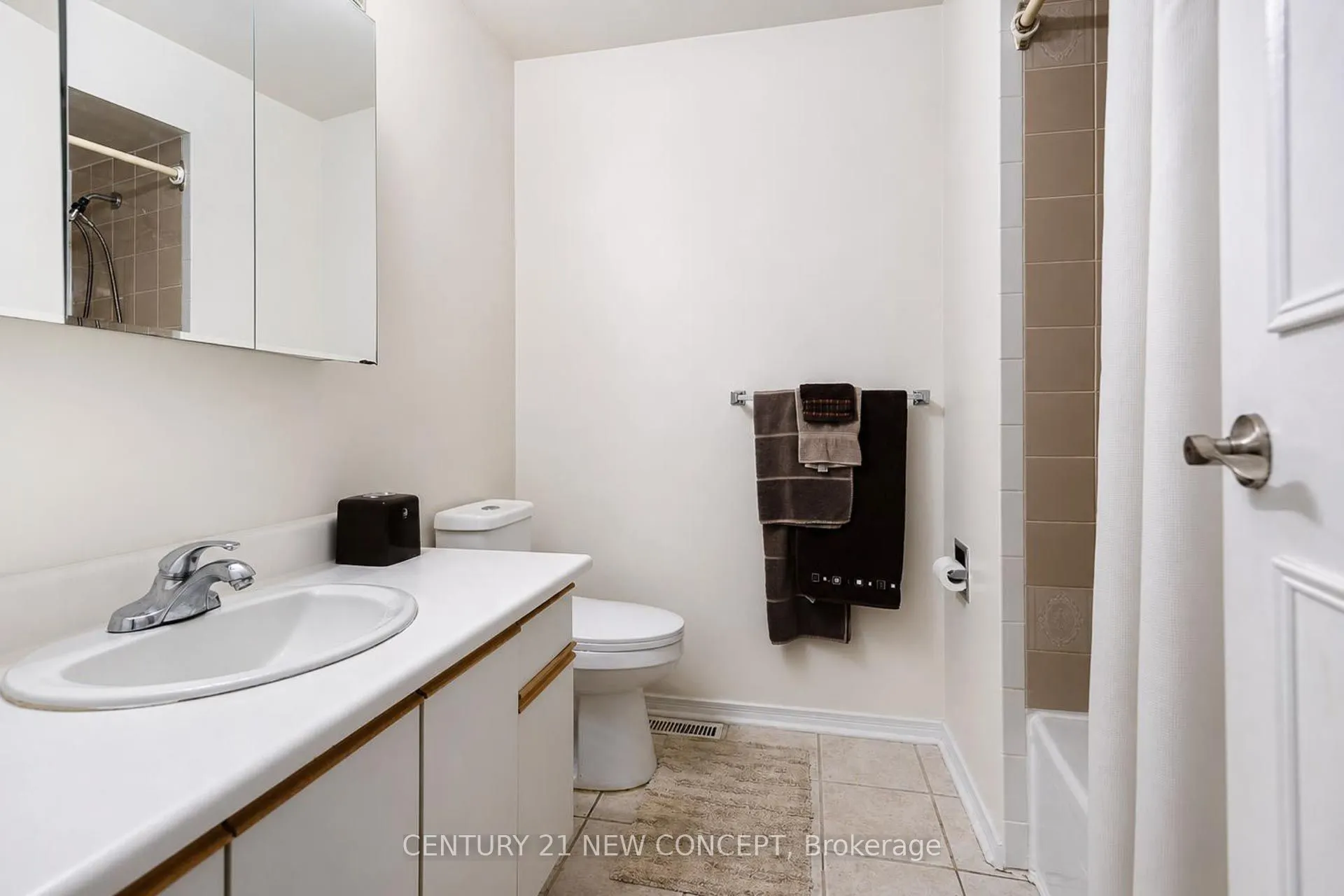 8 Millcroft Way