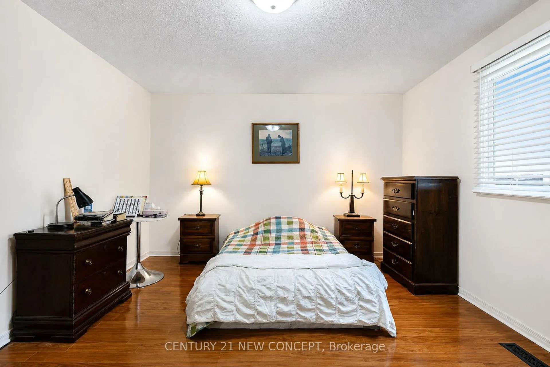 8 Millcroft Way
