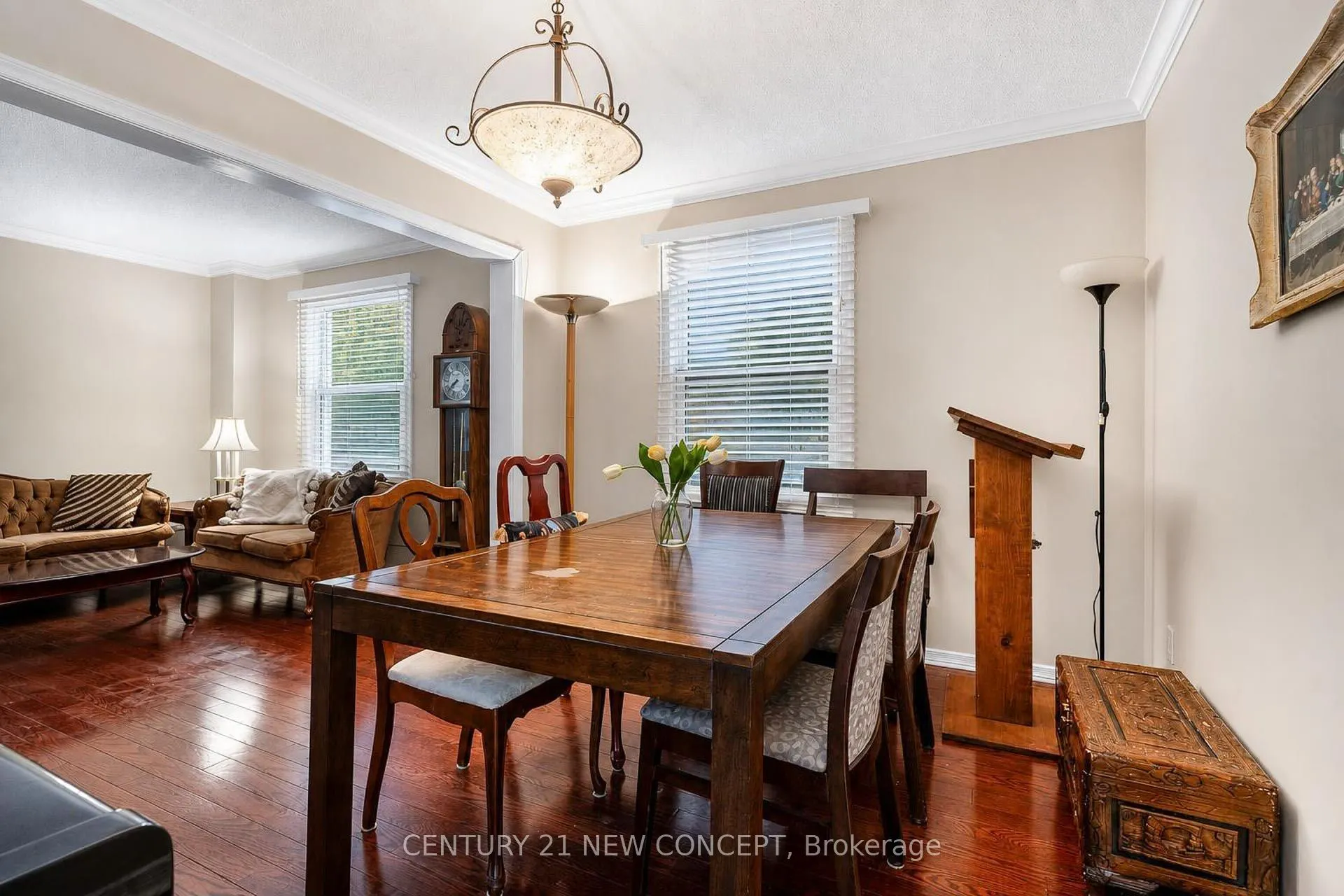 8 Millcroft Way