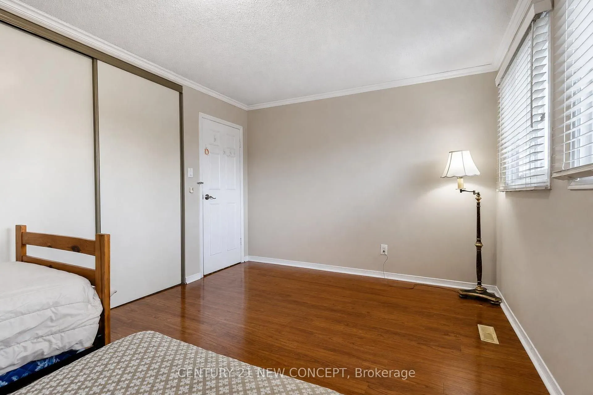 8 Millcroft Way