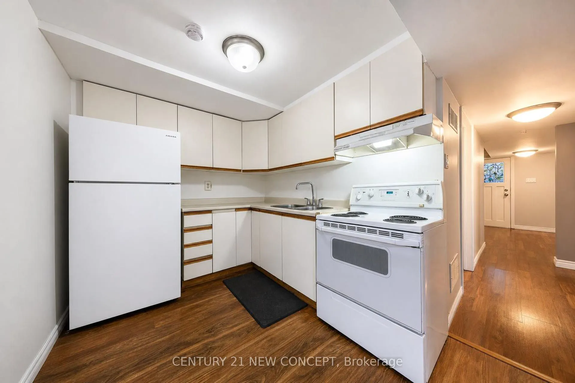 8 Millcroft Way