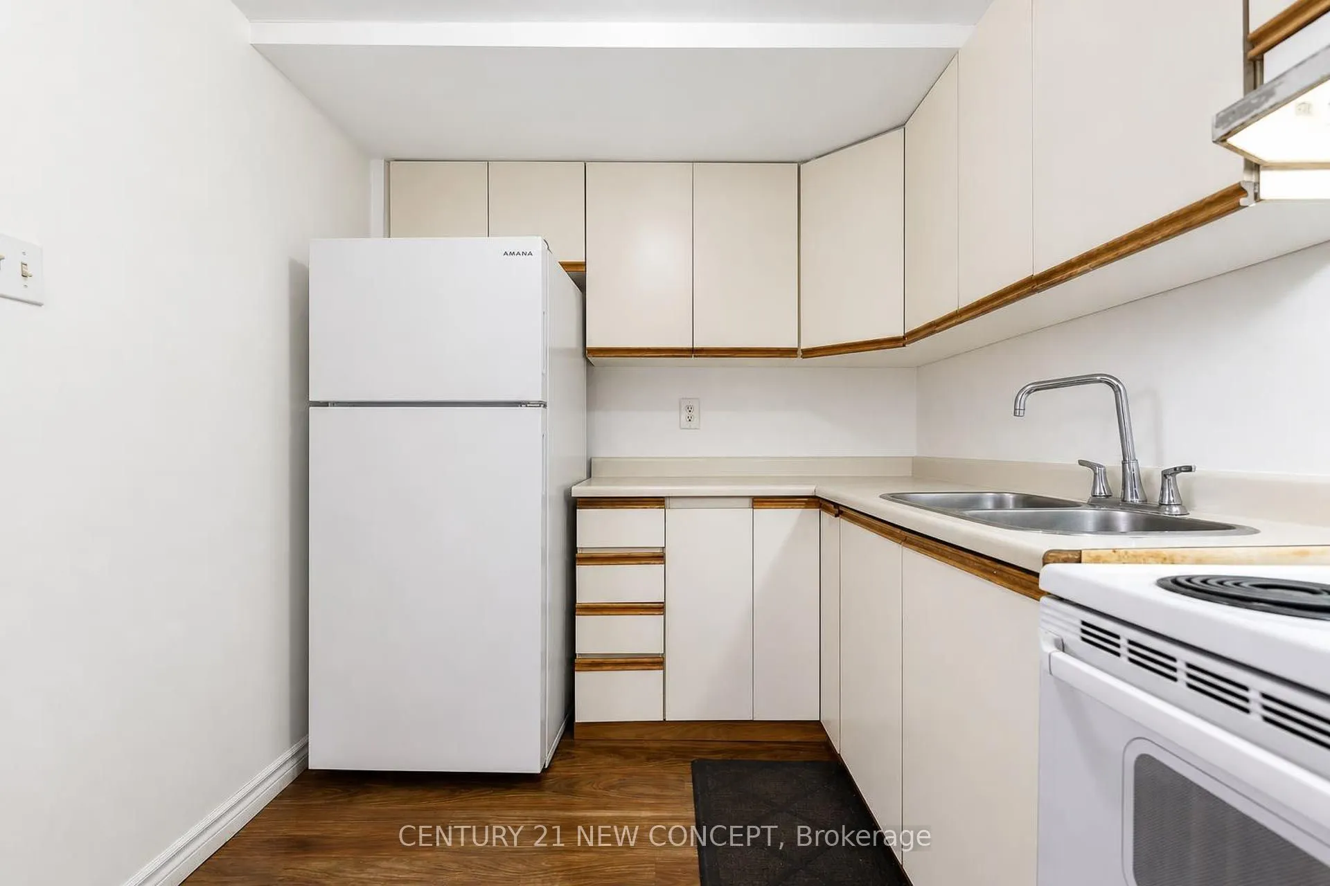 8 Millcroft Way