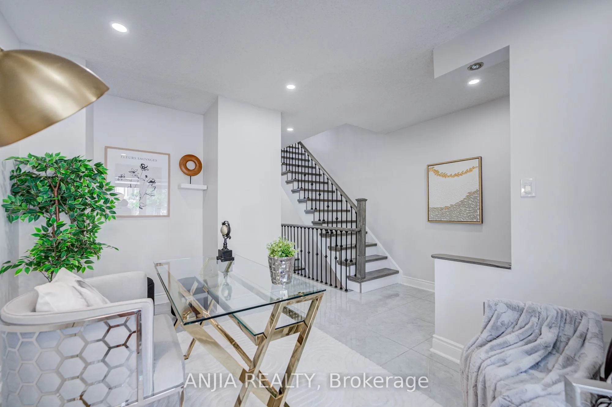 25 Galleria Parkway #23