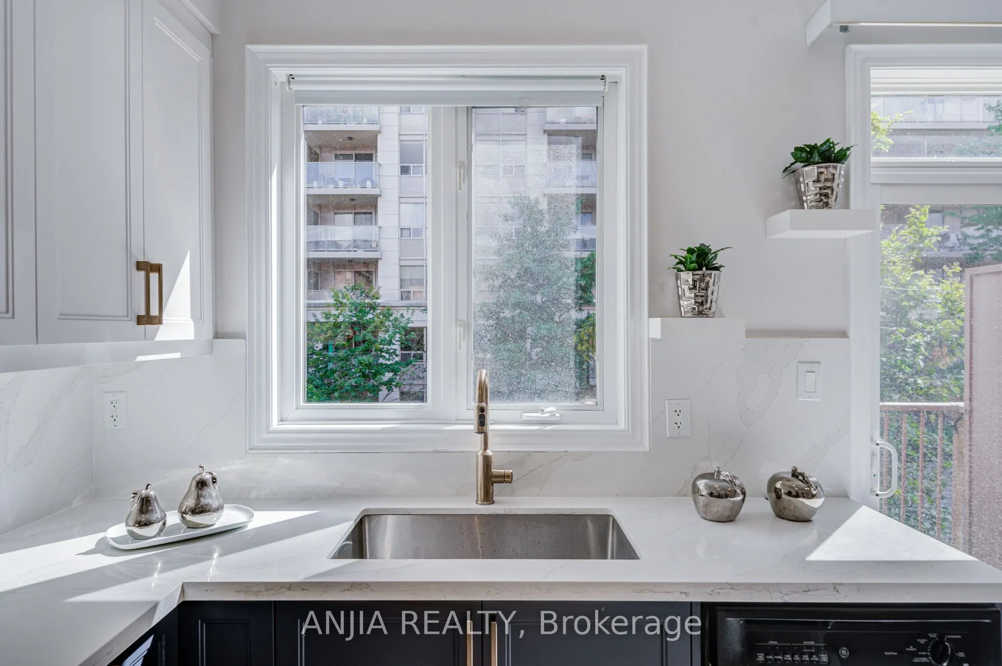 25 Galleria Parkway #23