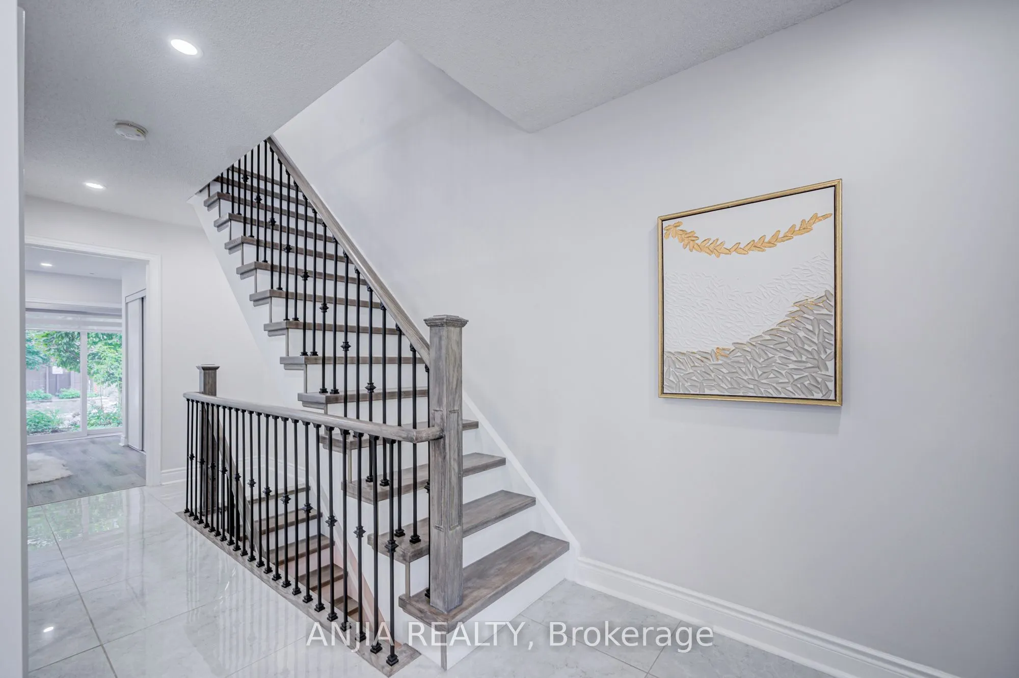 25 Galleria Parkway #23