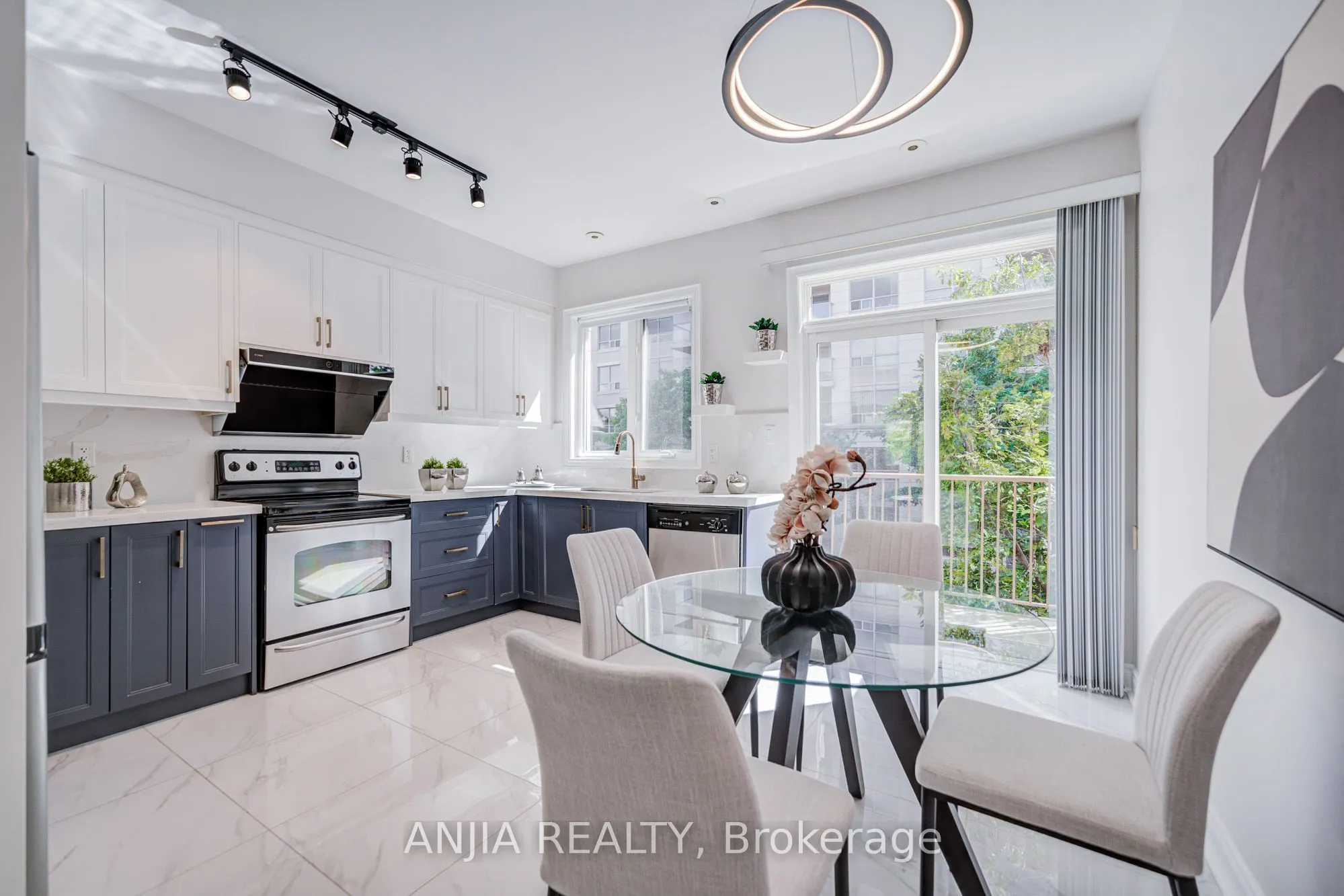 25 Galleria Parkway #23