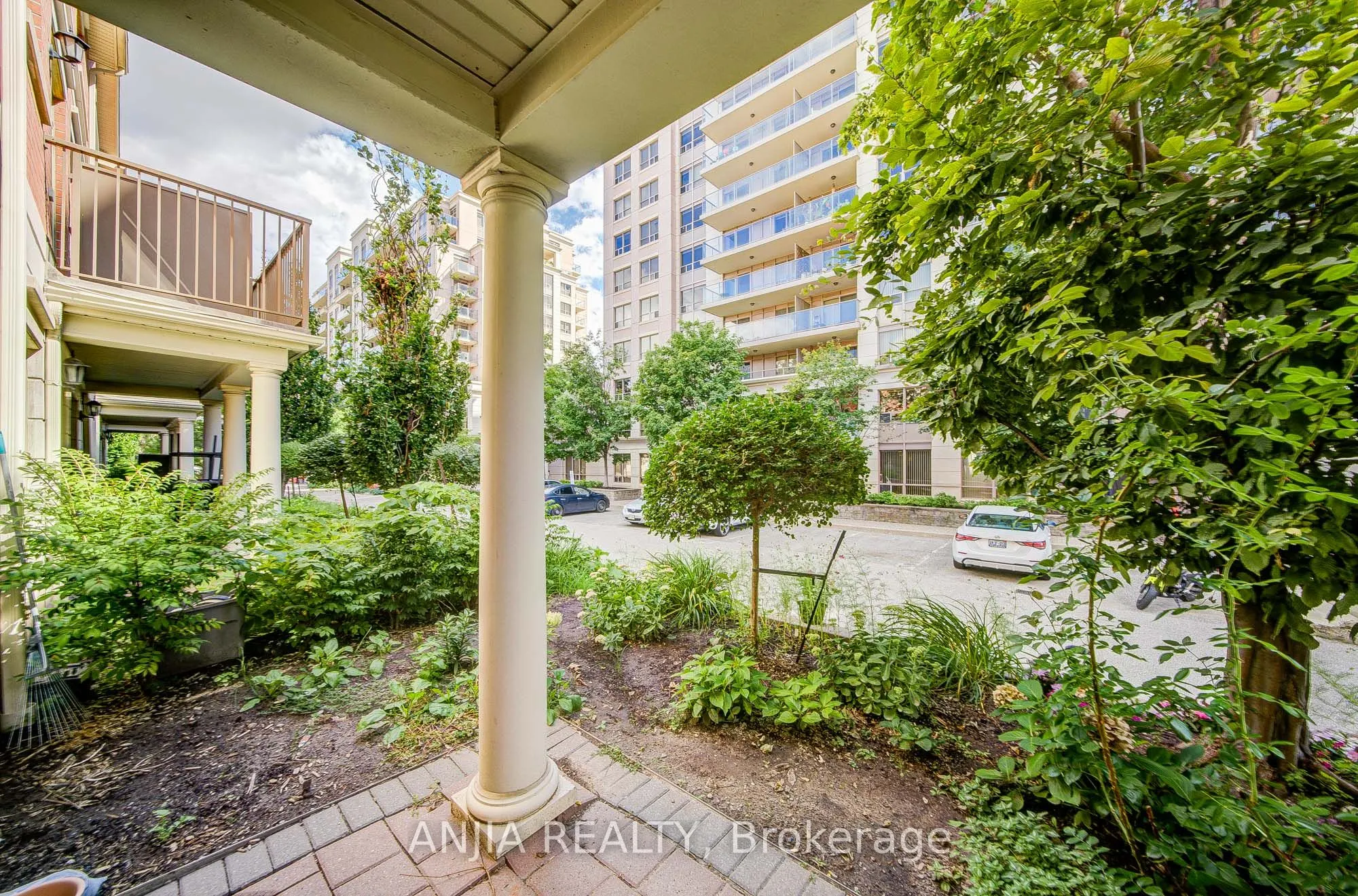25 Galleria Parkway #23