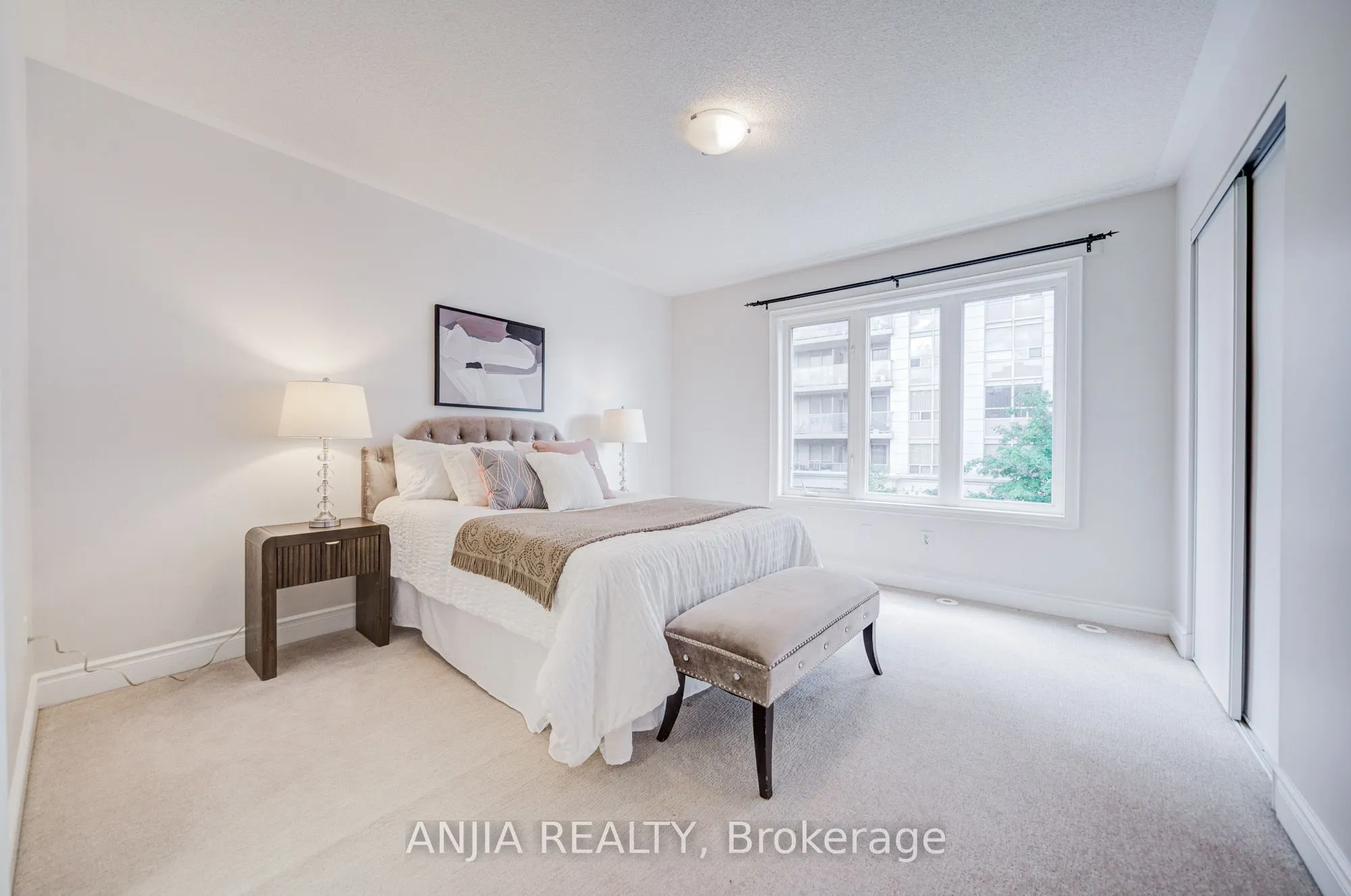 25 Galleria Parkway #23