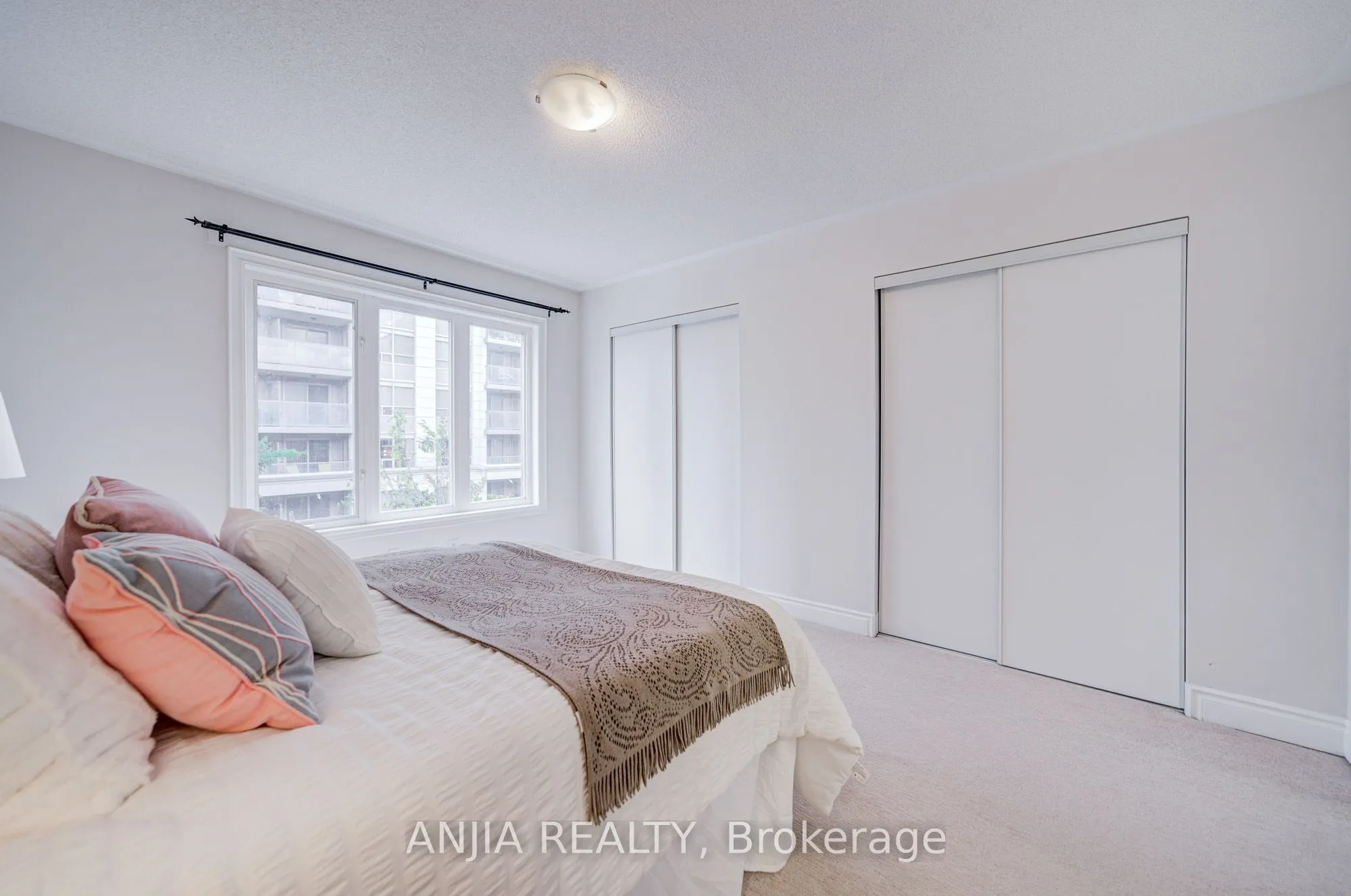 25 Galleria Parkway #23