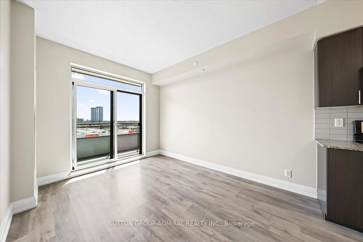 7890 Bathurst Street #806