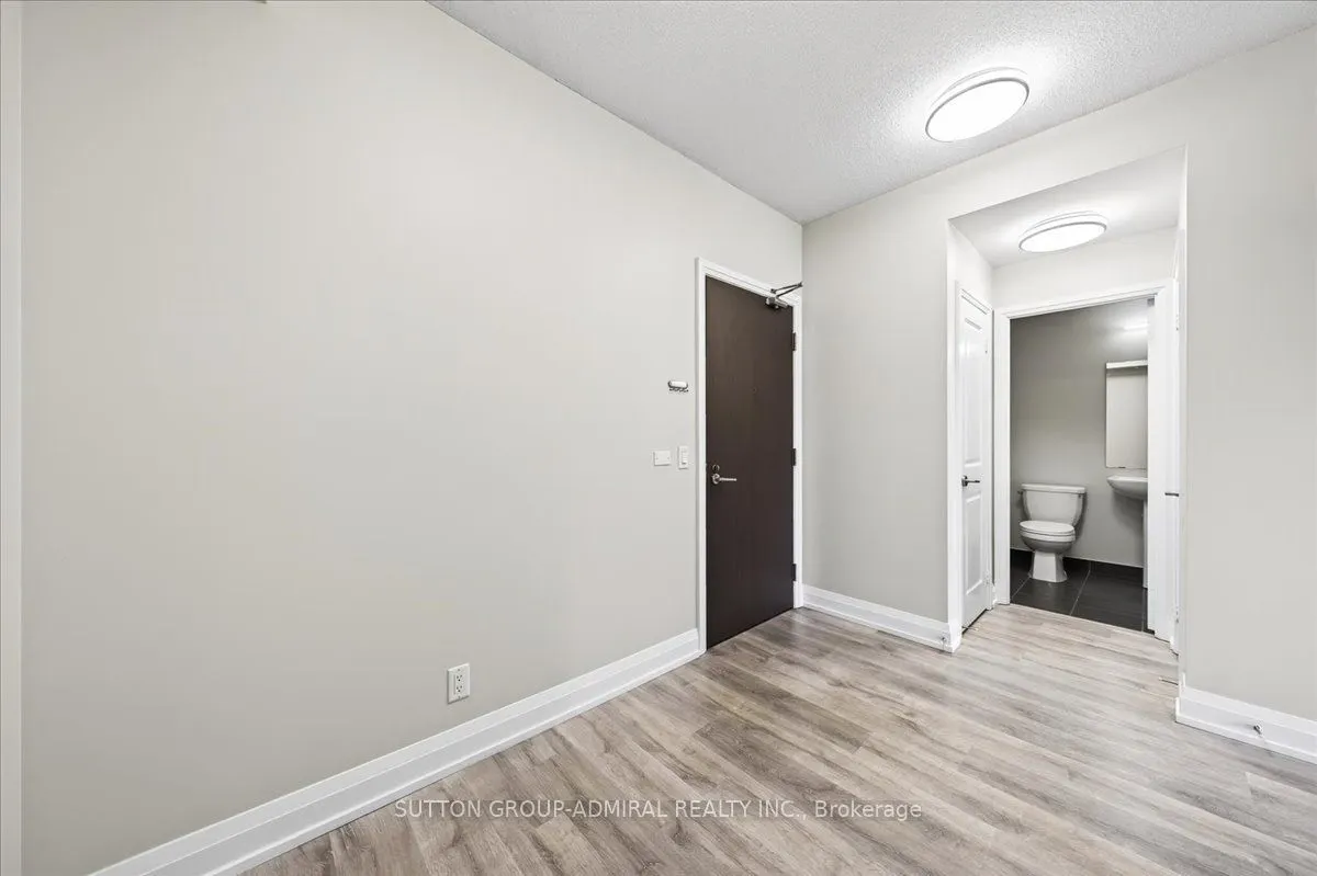 7890 Bathurst Street #806