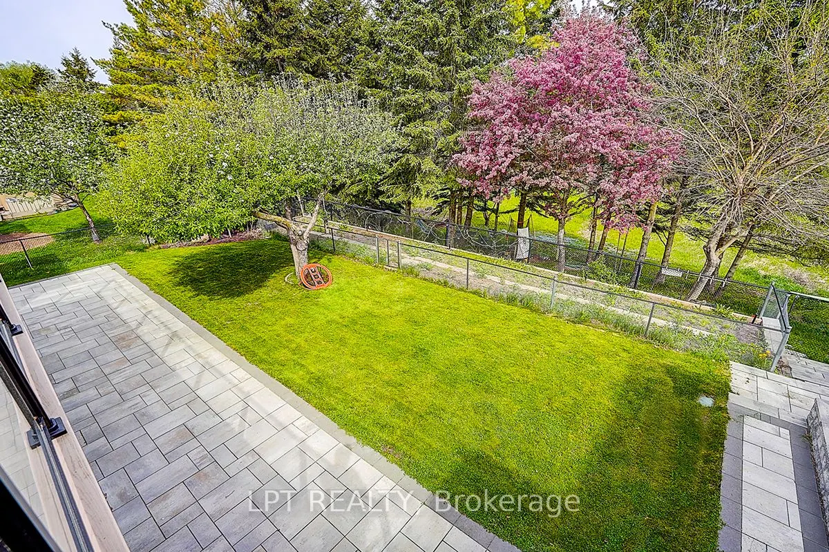 585 Holgate Circle
