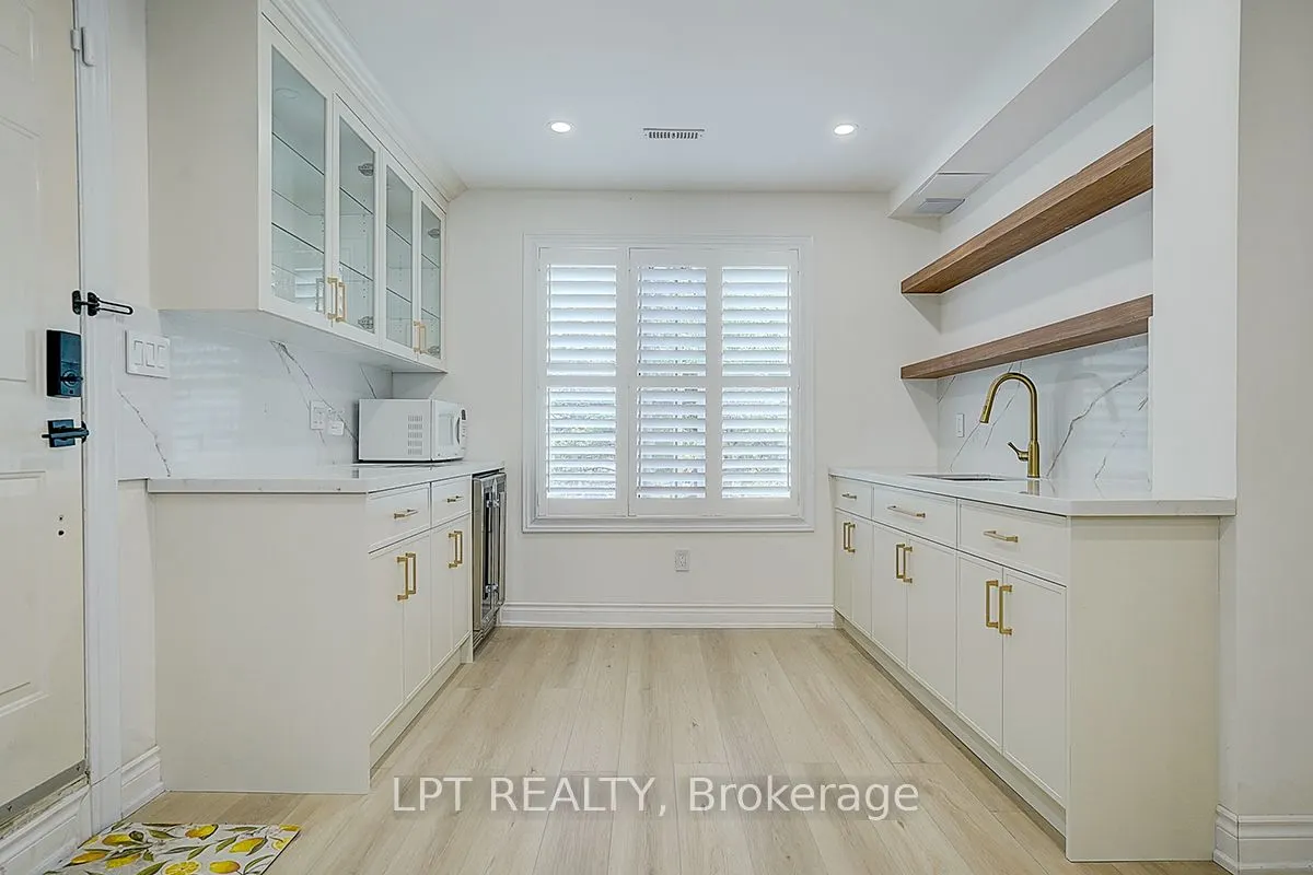 585 Holgate Circle