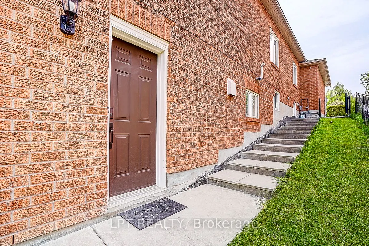 585 Holgate Circle